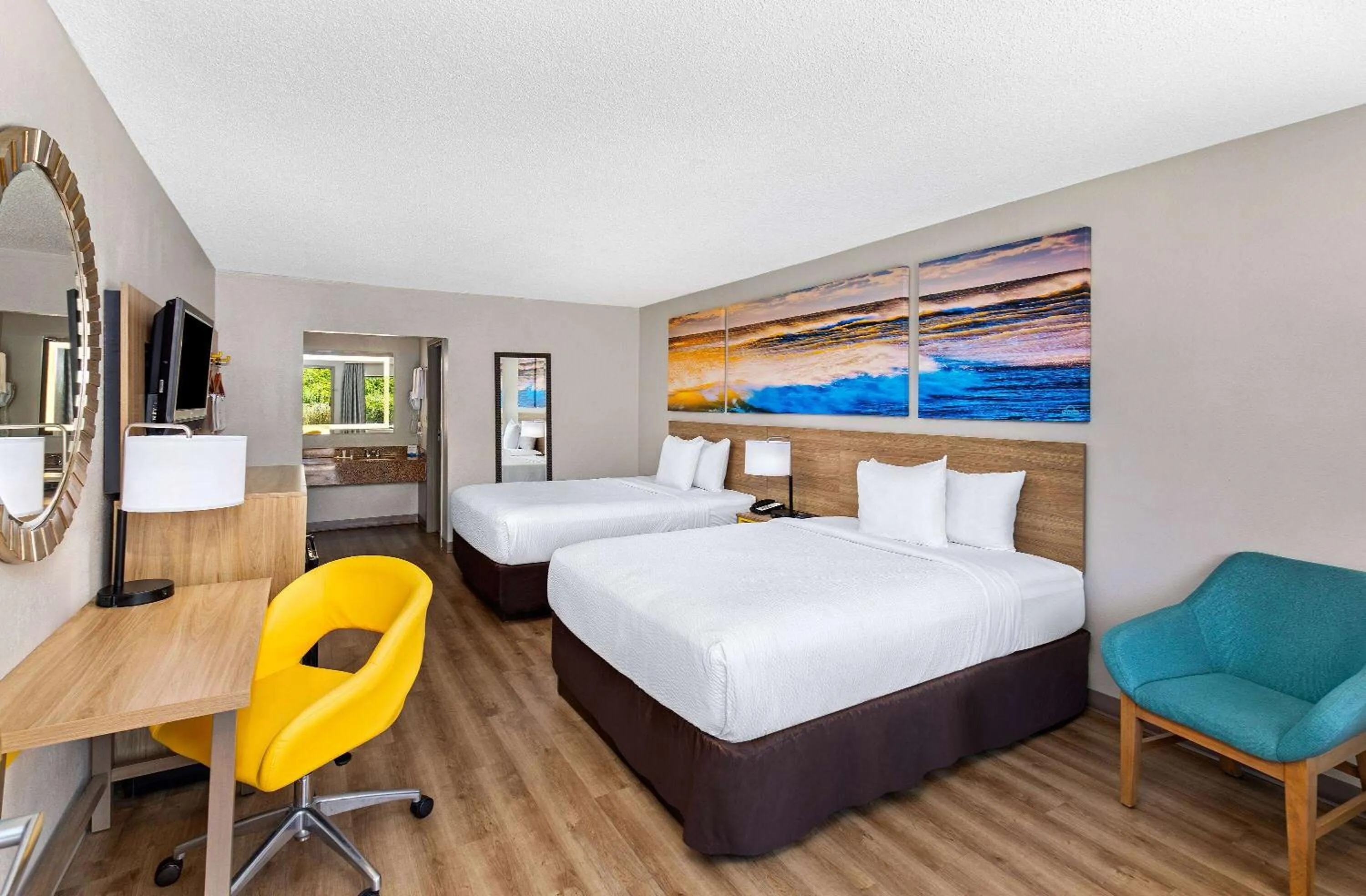 Photo of the whole room, Bed in Days Inn by Wyndham St George