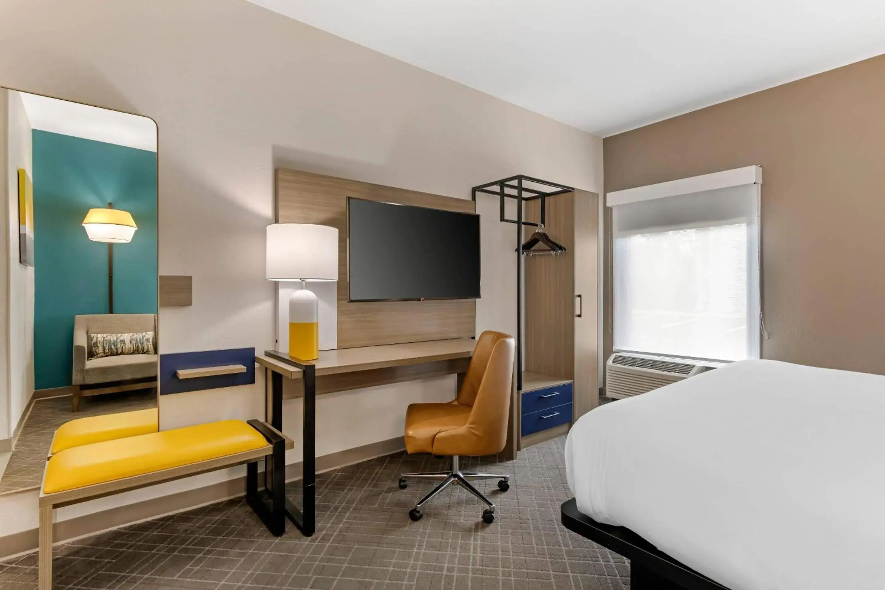 Bedroom, Bed in Comfort Inn & Suites Clemson - University Area Bedroom, Bed in Comfort Inn & Suites Clemson - University Area