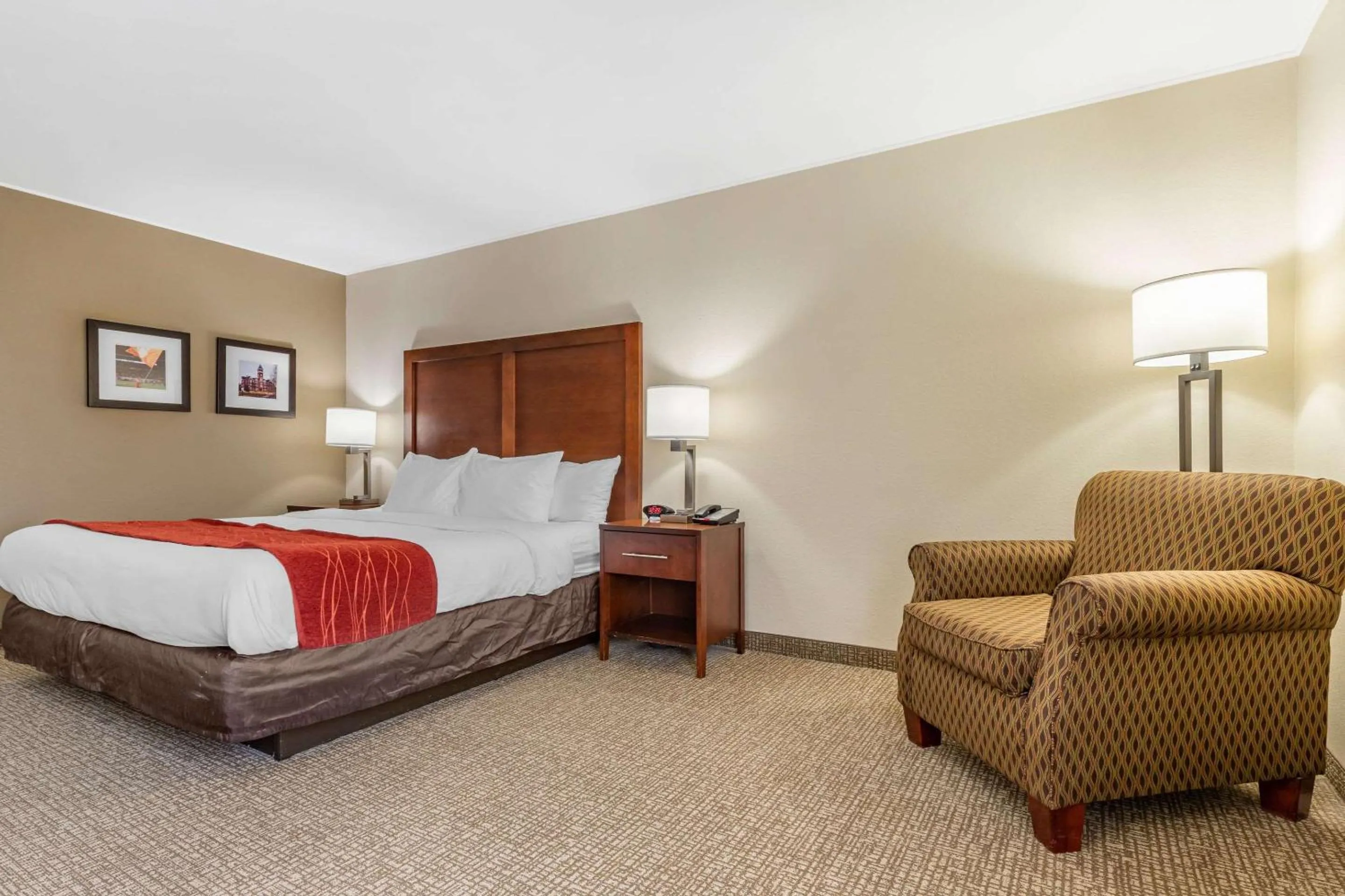 Photo of the whole room, Bed in Comfort Inn & Suites Clemson - University Area