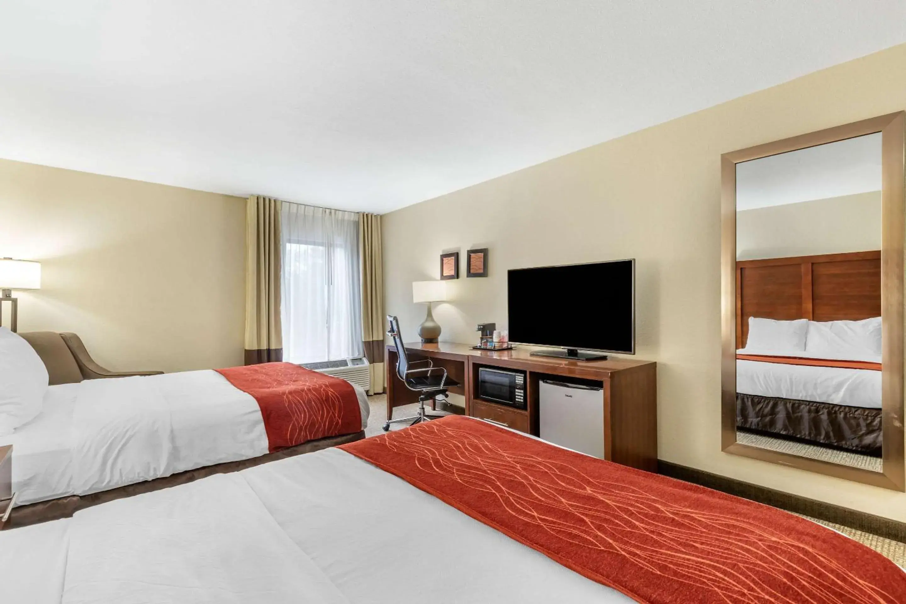 Photo of the whole room, Bed in Comfort Inn & Suites Clemson - University Area Photo of the whole room, Bed in Comfort Inn & Suites Clemson - University Area