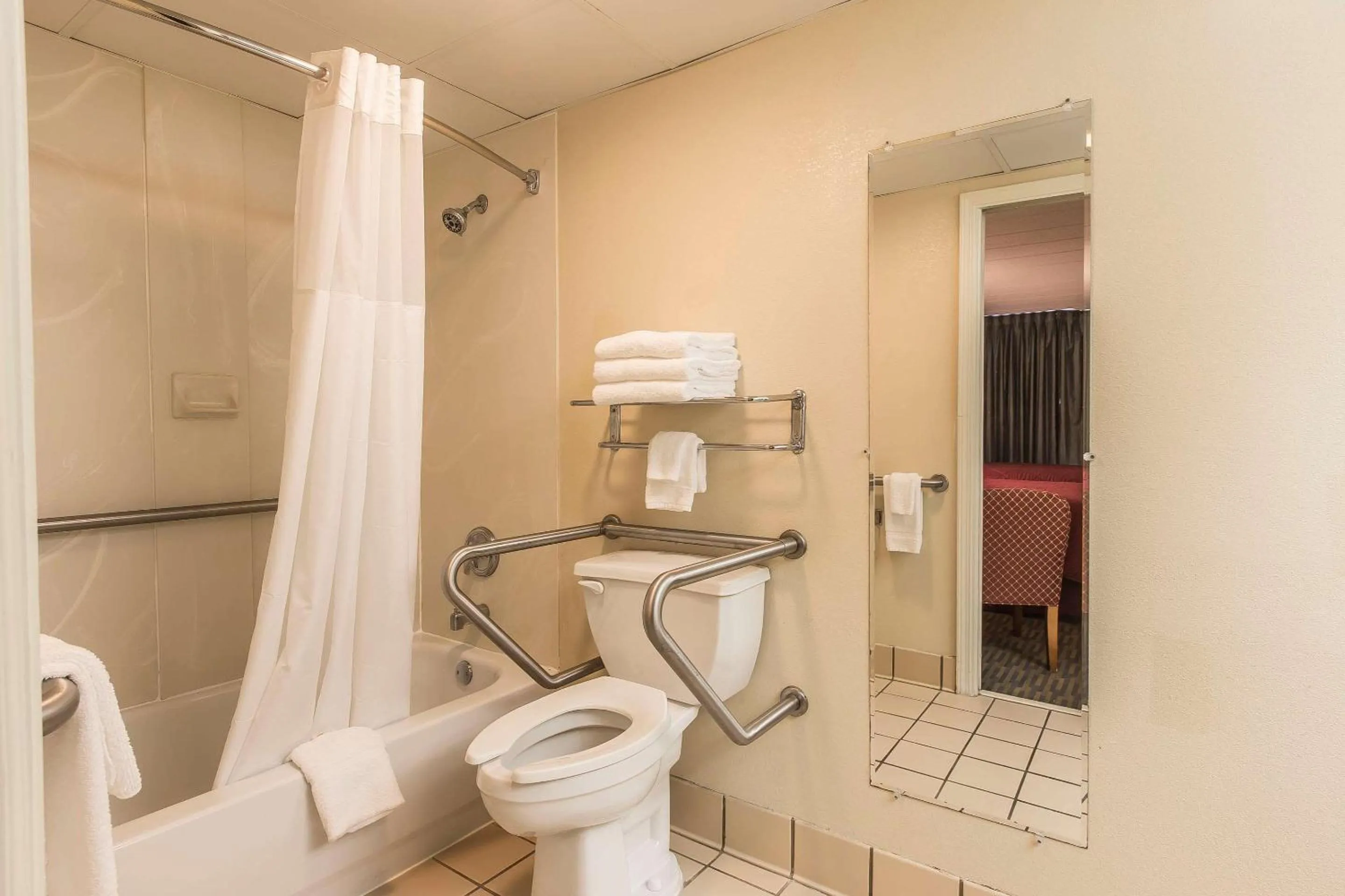 Bathroom in Quality Inn & Suites Easley - Greenville