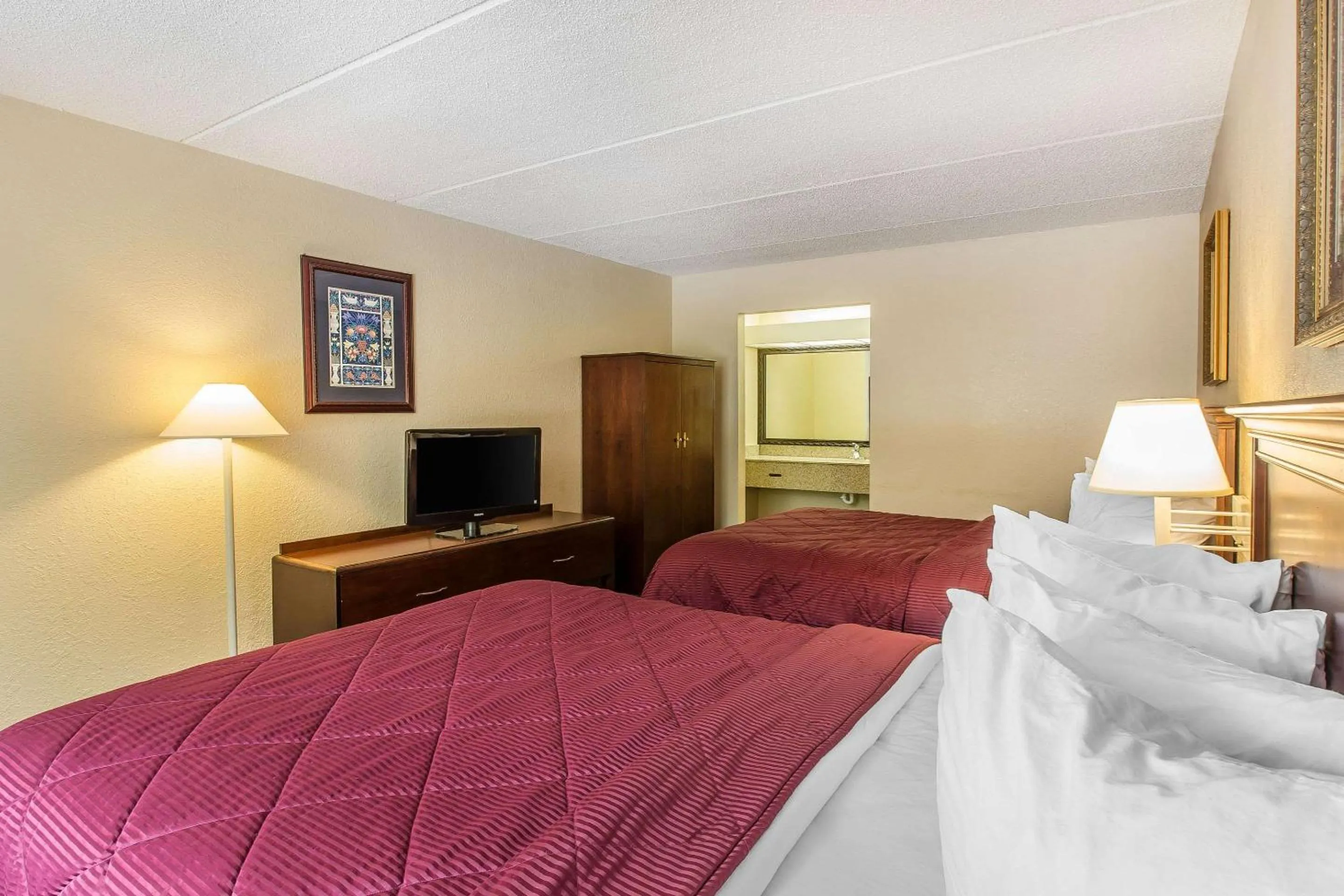 Photo of the whole room, Bed in Quality Inn & Suites Easley - Greenville