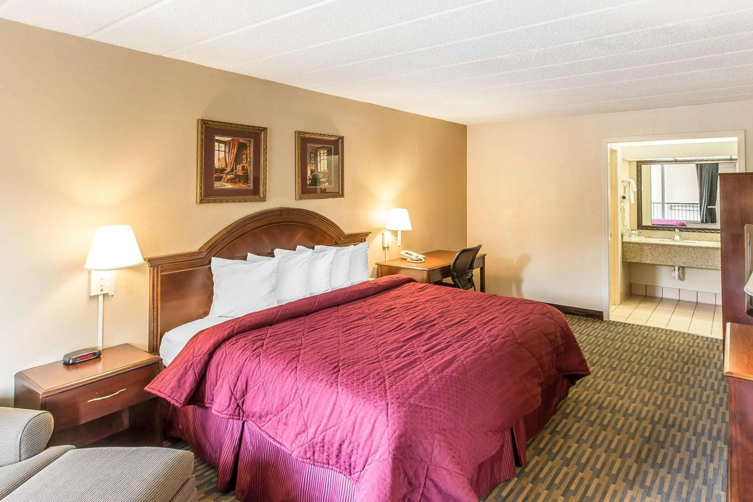 Photo of the whole room, Bed in Quality Inn & Suites Easley - Greenville