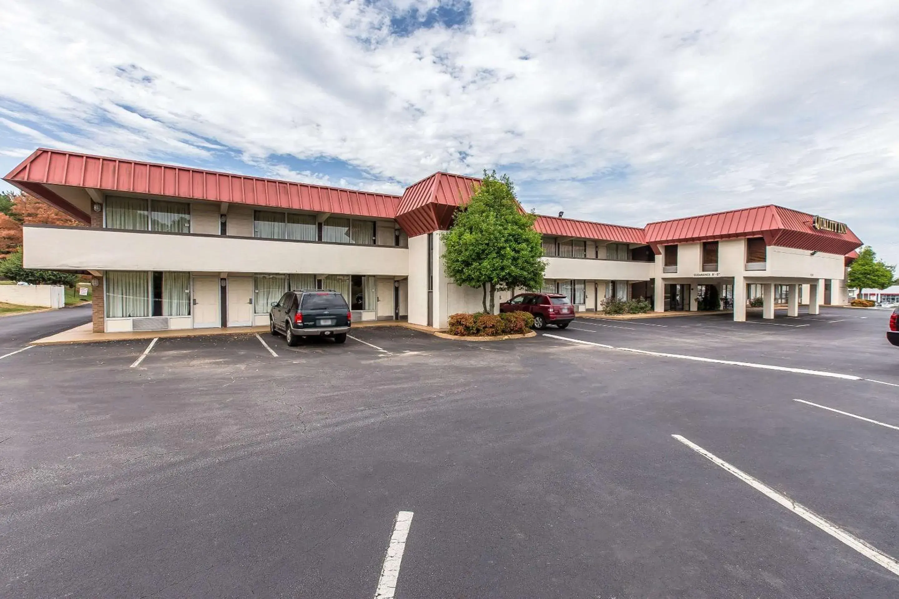 Property building in Quality Inn & Suites Easley - Greenville Property building in Quality Inn & Suites Easley - Greenville