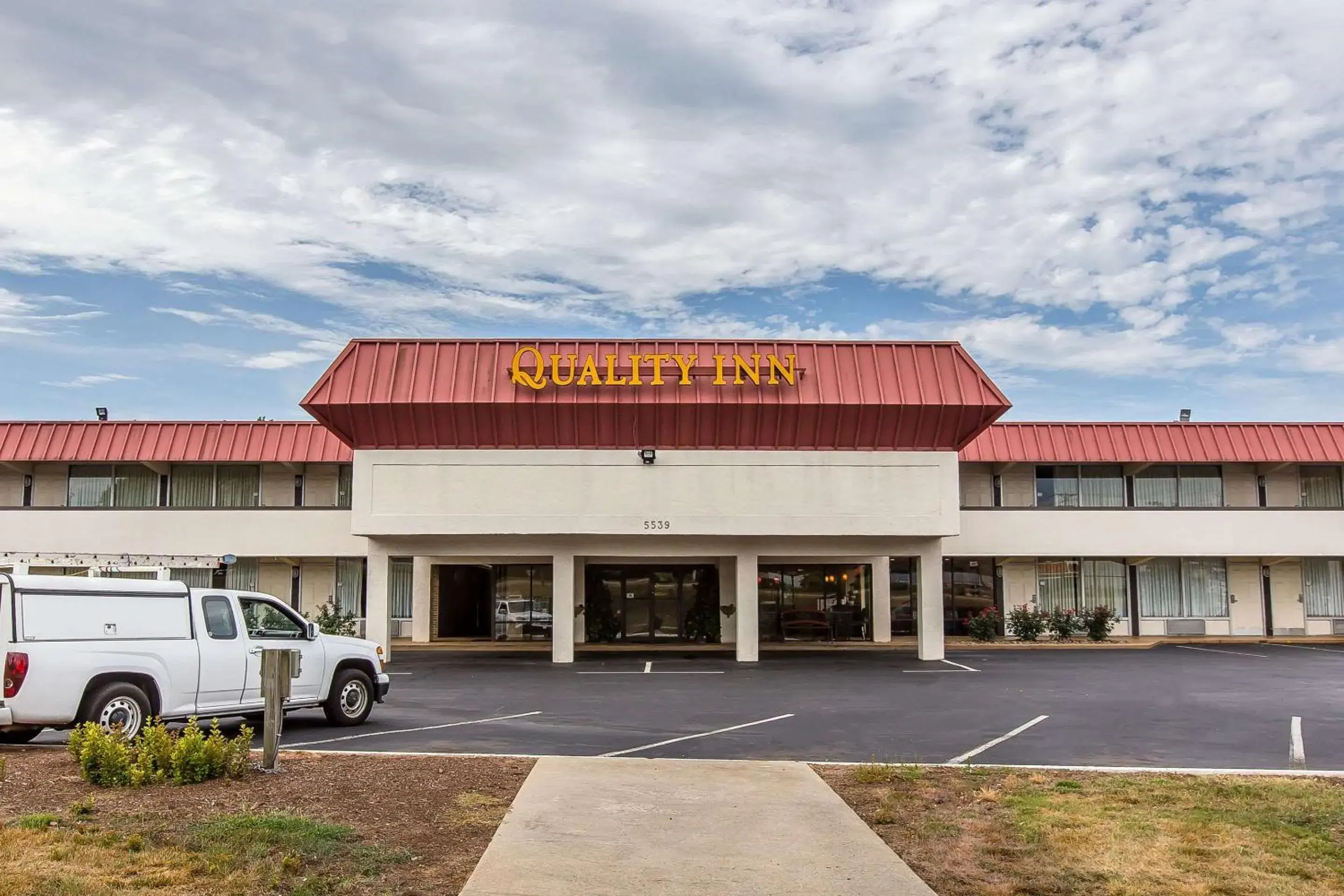 Property building in Quality Inn & Suites Easley - Greenville Property building in Quality Inn & Suites Easley - Greenville
