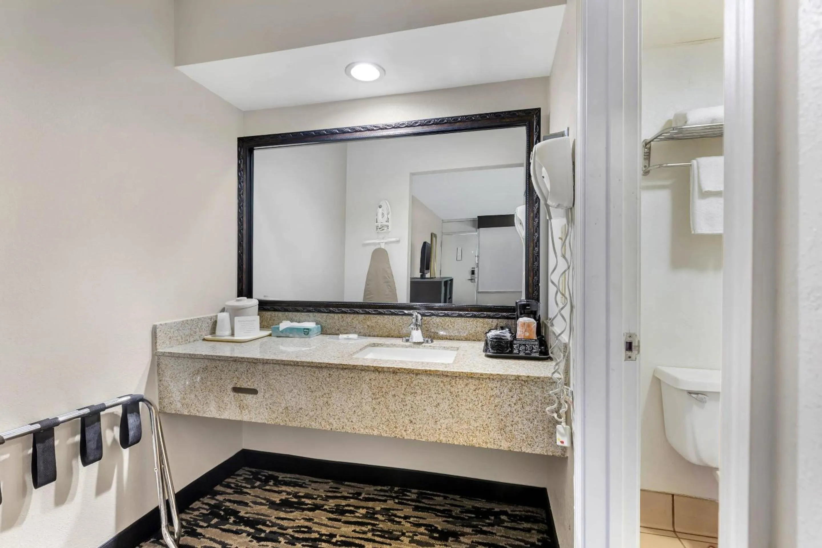 Bedroom in Quality Inn & Suites Easley - Greenville