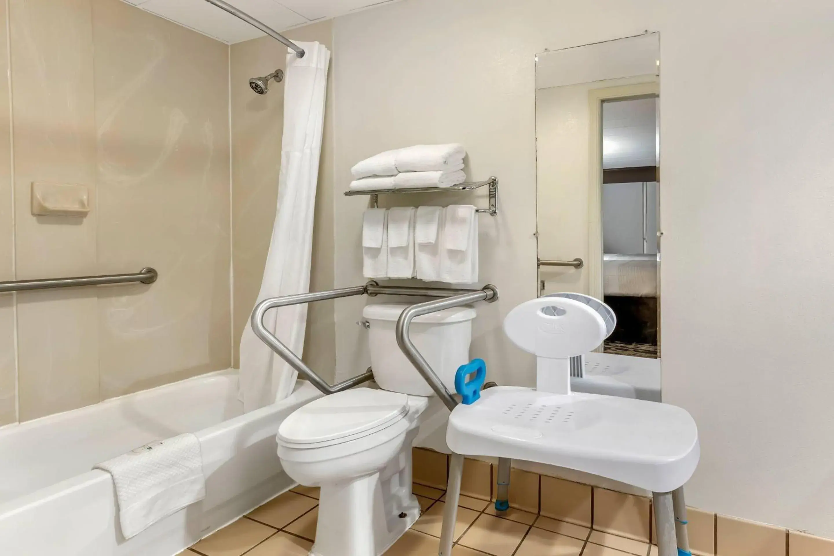 Bedroom in Quality Inn & Suites Easley - Greenville Bedroom in Quality Inn & Suites Easley - Greenville