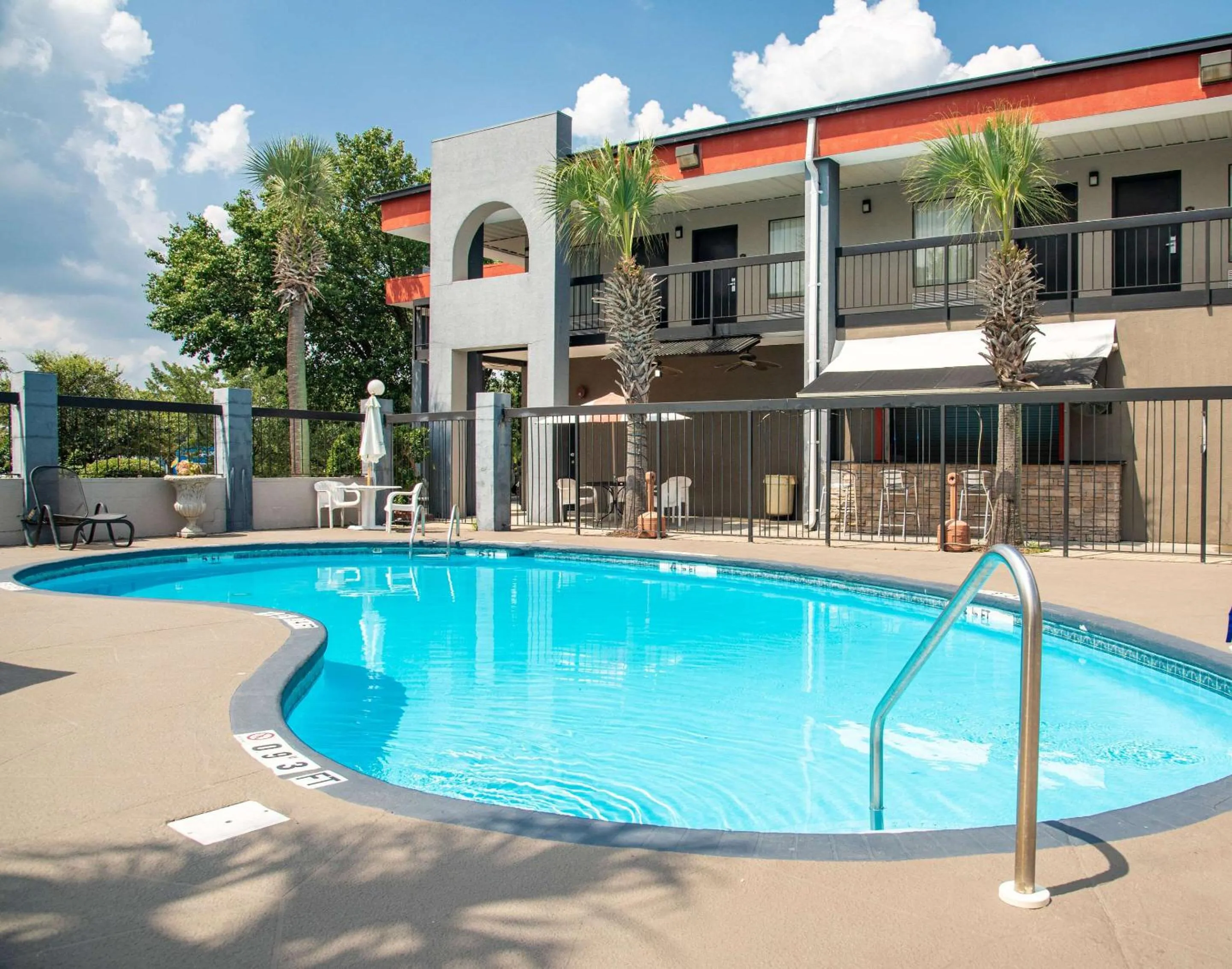 Swimming pool in Quality Inn & Suites Aiken East