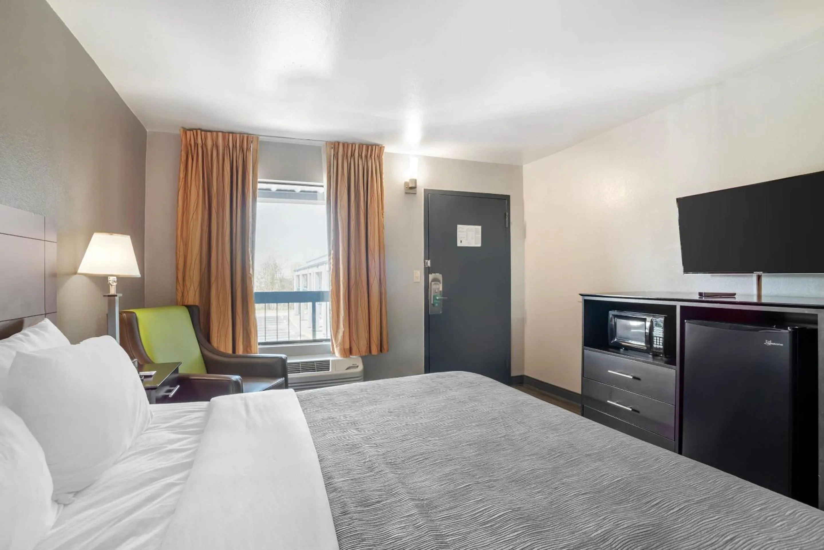 Bedroom, Bed in Quality Inn Simpsonville-Greenville