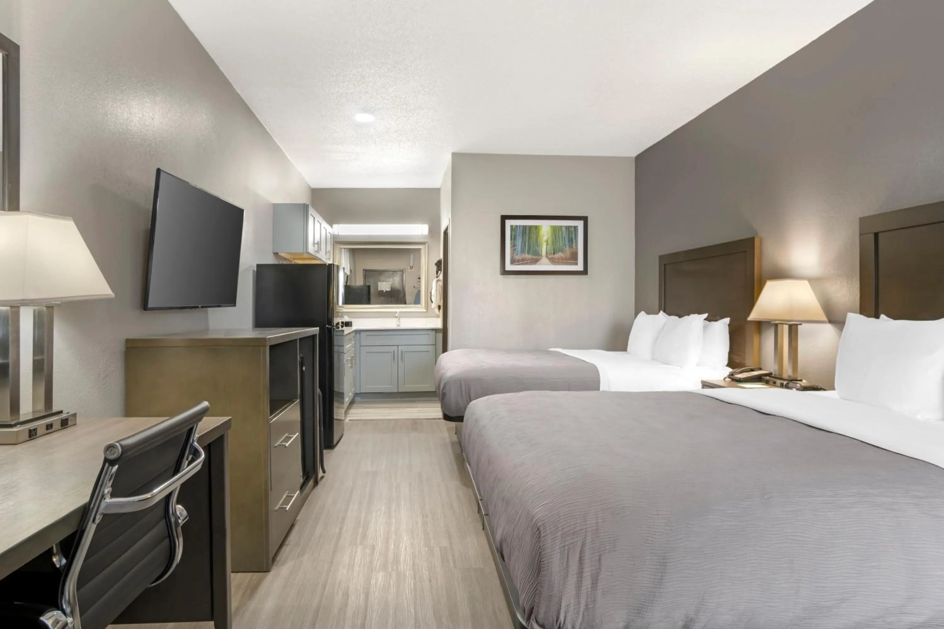 Bed in Quality Inn Simpsonville-Greenville