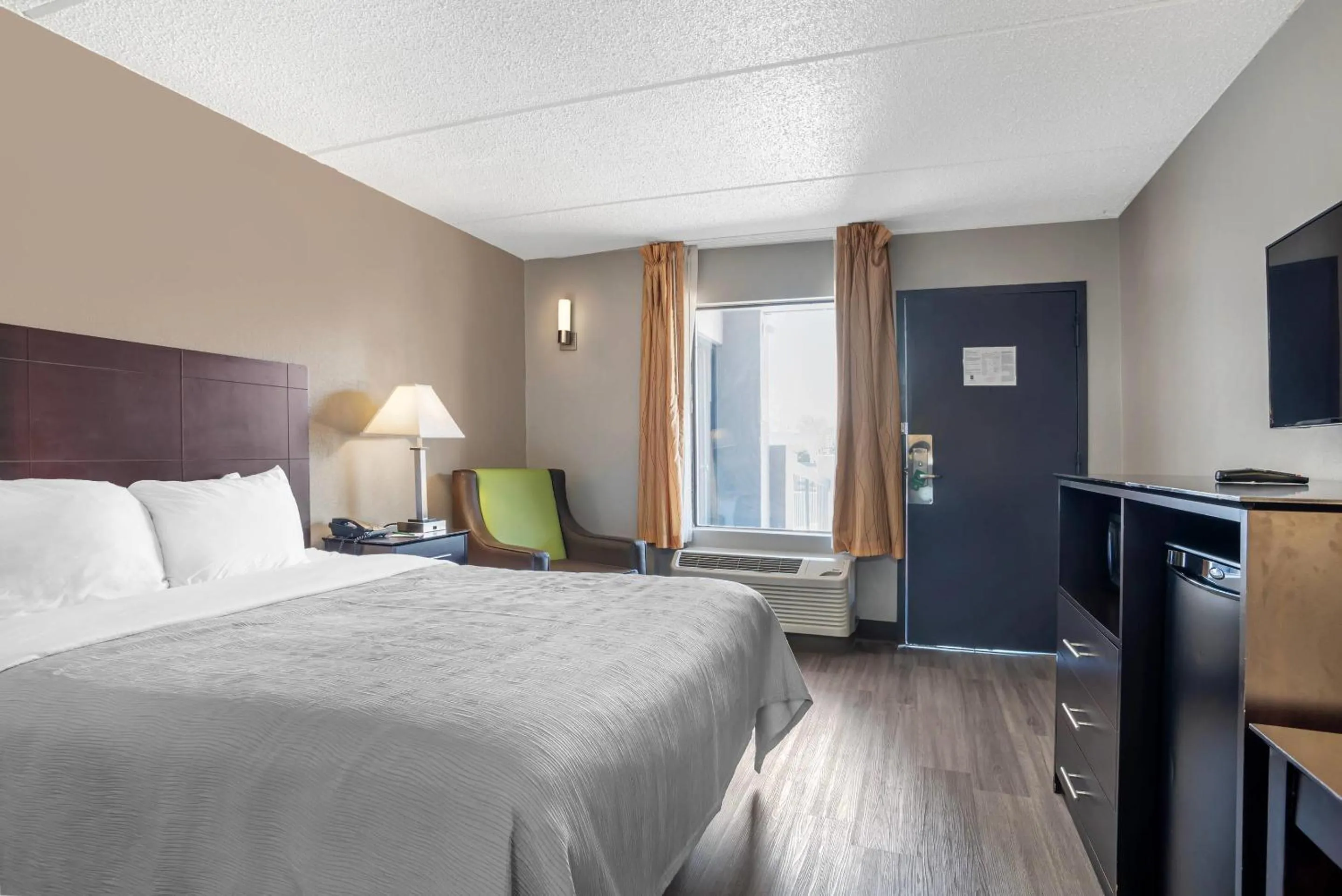 Bedroom, Bed in Quality Inn Simpsonville-Greenville