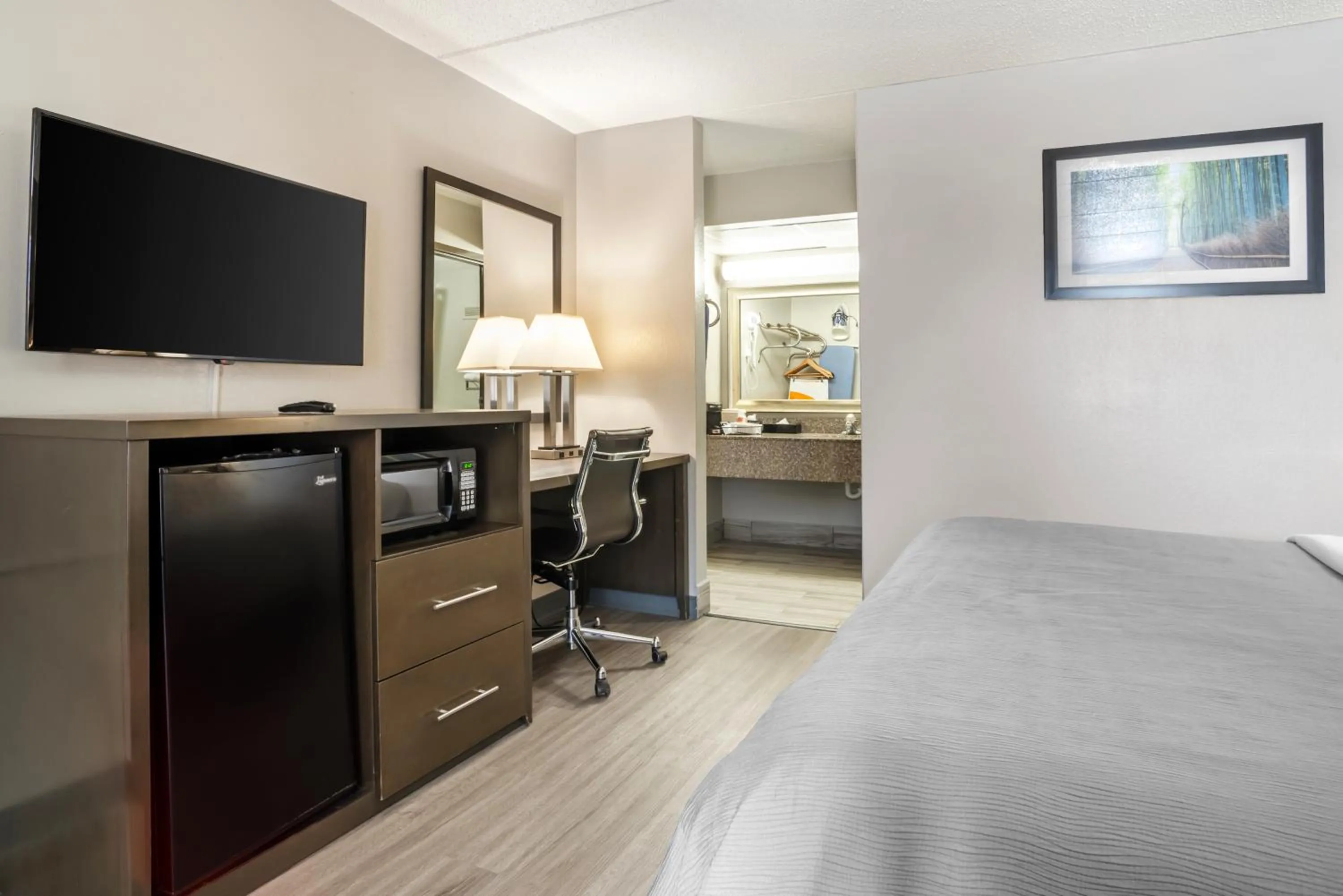 Bed in Quality Inn Simpsonville-Greenville