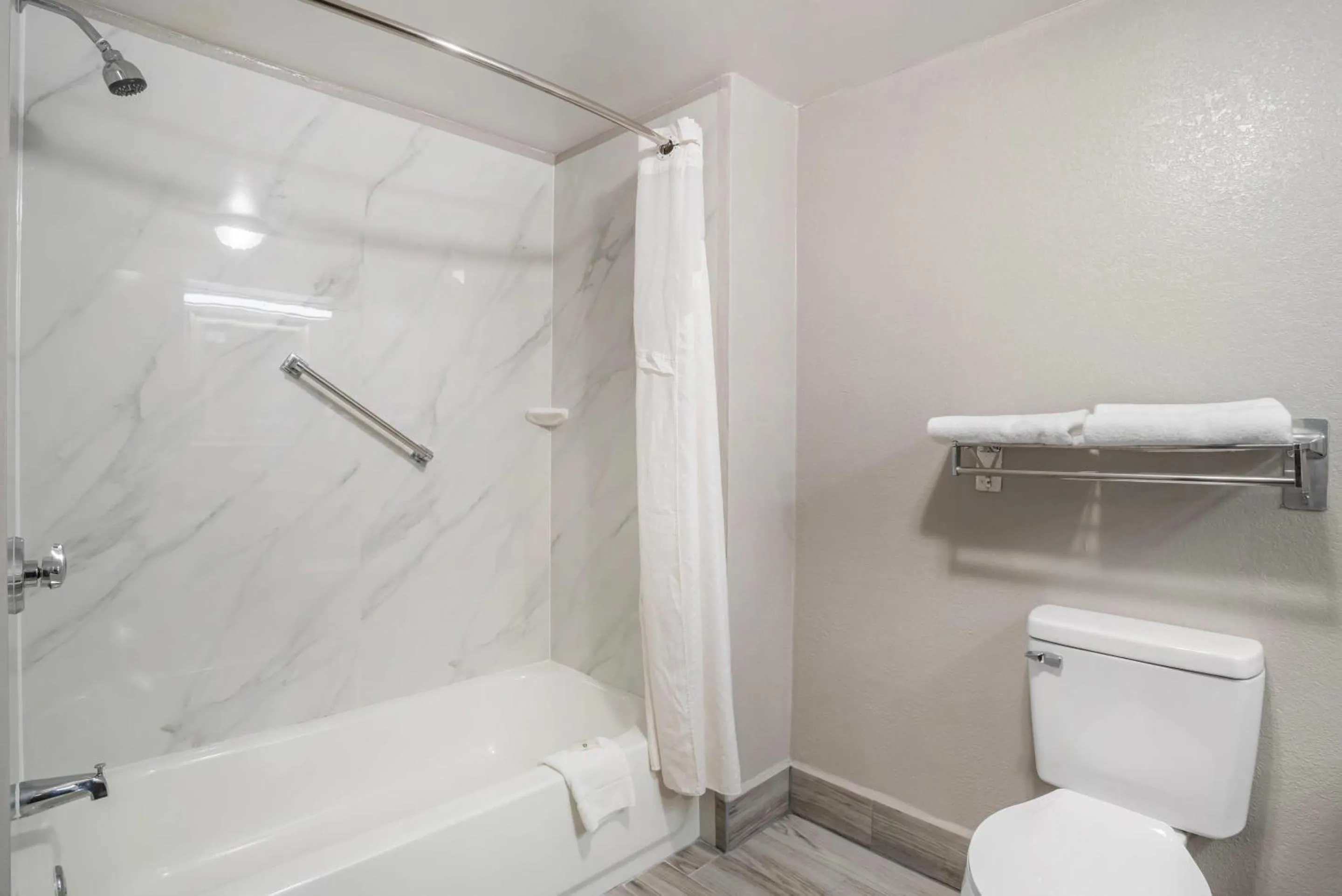 Bedroom in Quality Inn Simpsonville-Greenville