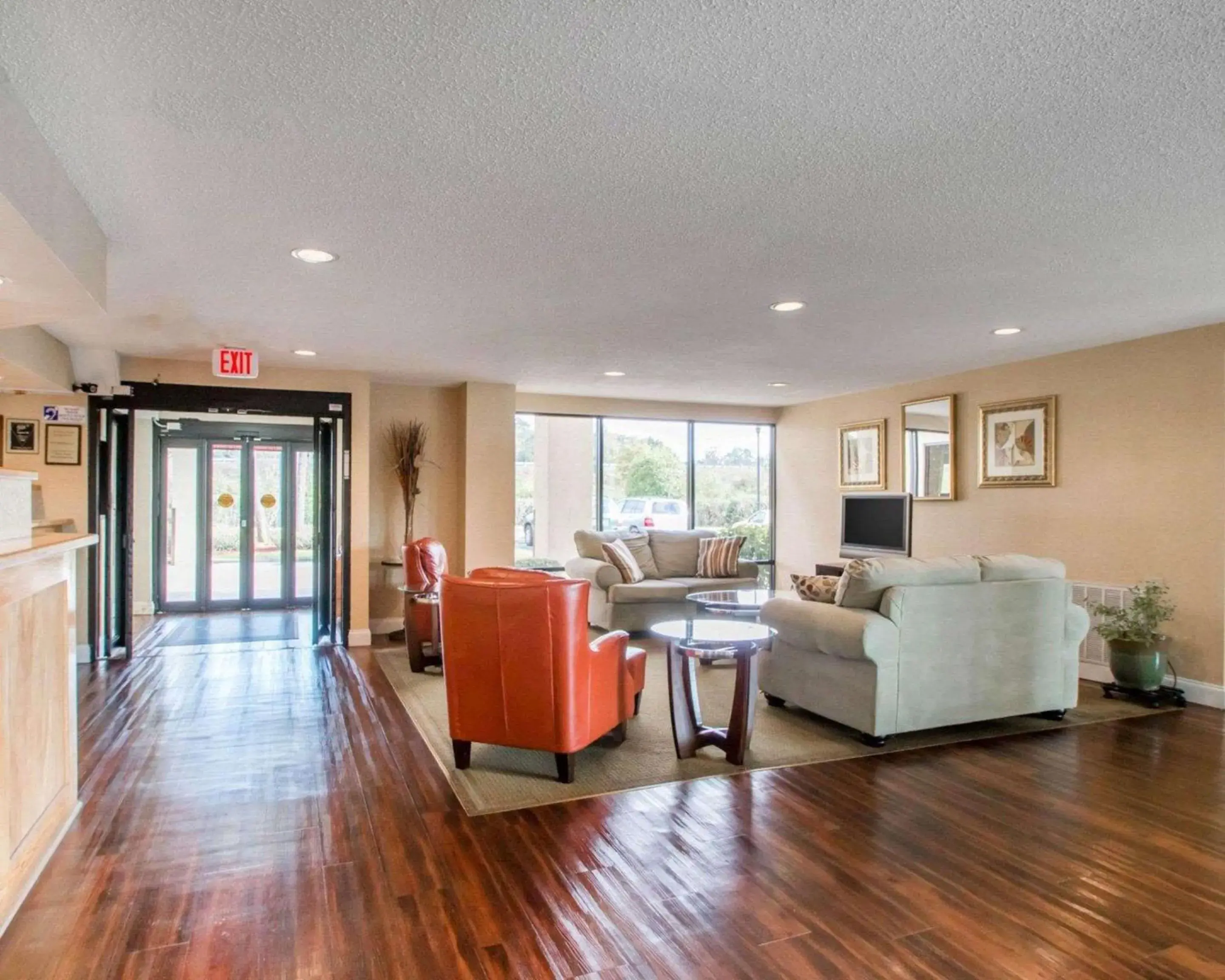 Lobby or reception in Quality Inn & Suites Ridgeland Lobby or reception in Quality Inn & Suites Ridgeland