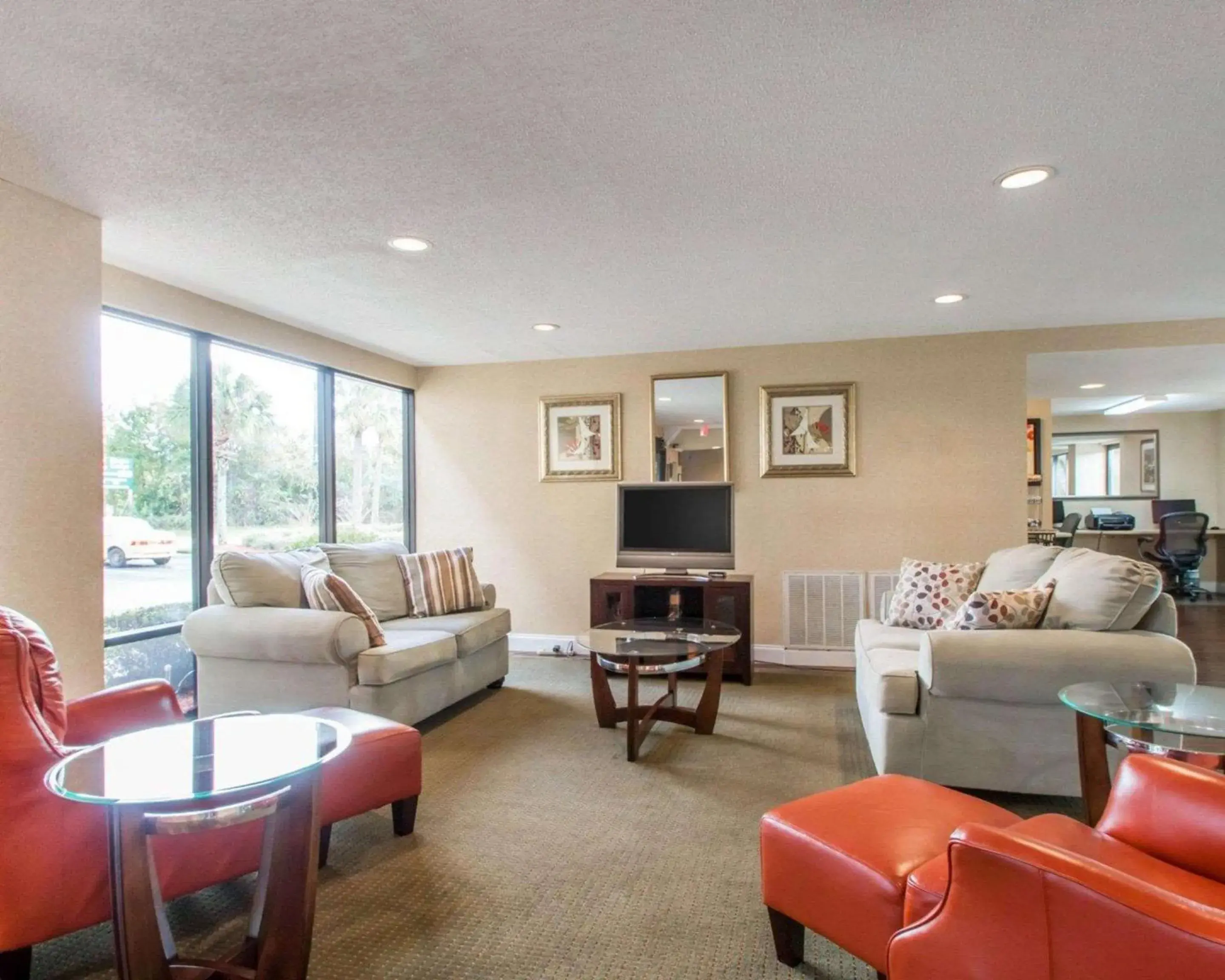 Lobby or reception in Quality Inn & Suites Ridgeland Lobby or reception in Quality Inn & Suites Ridgeland