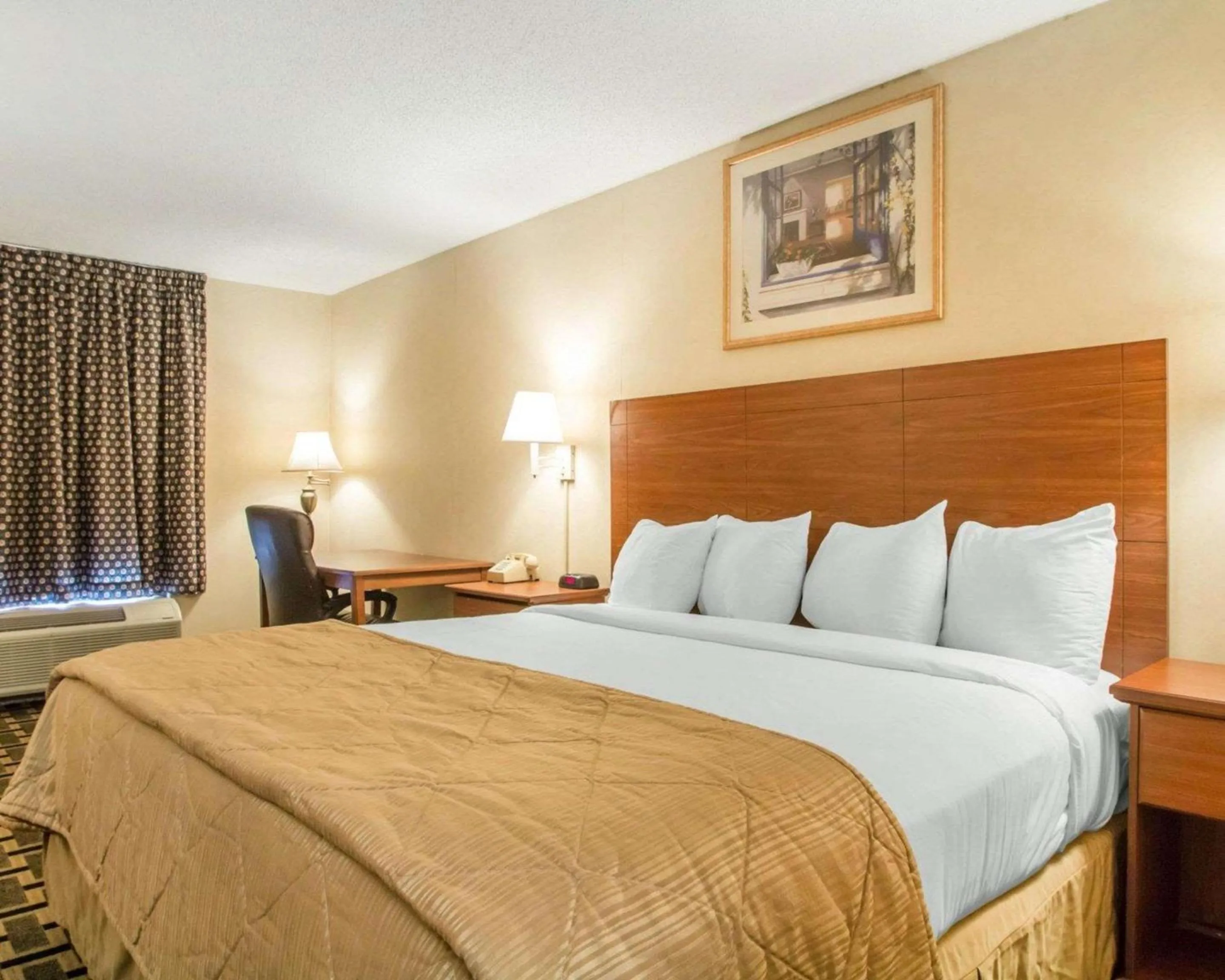 Bedroom, Bed in Quality Inn & Suites Ridgeland