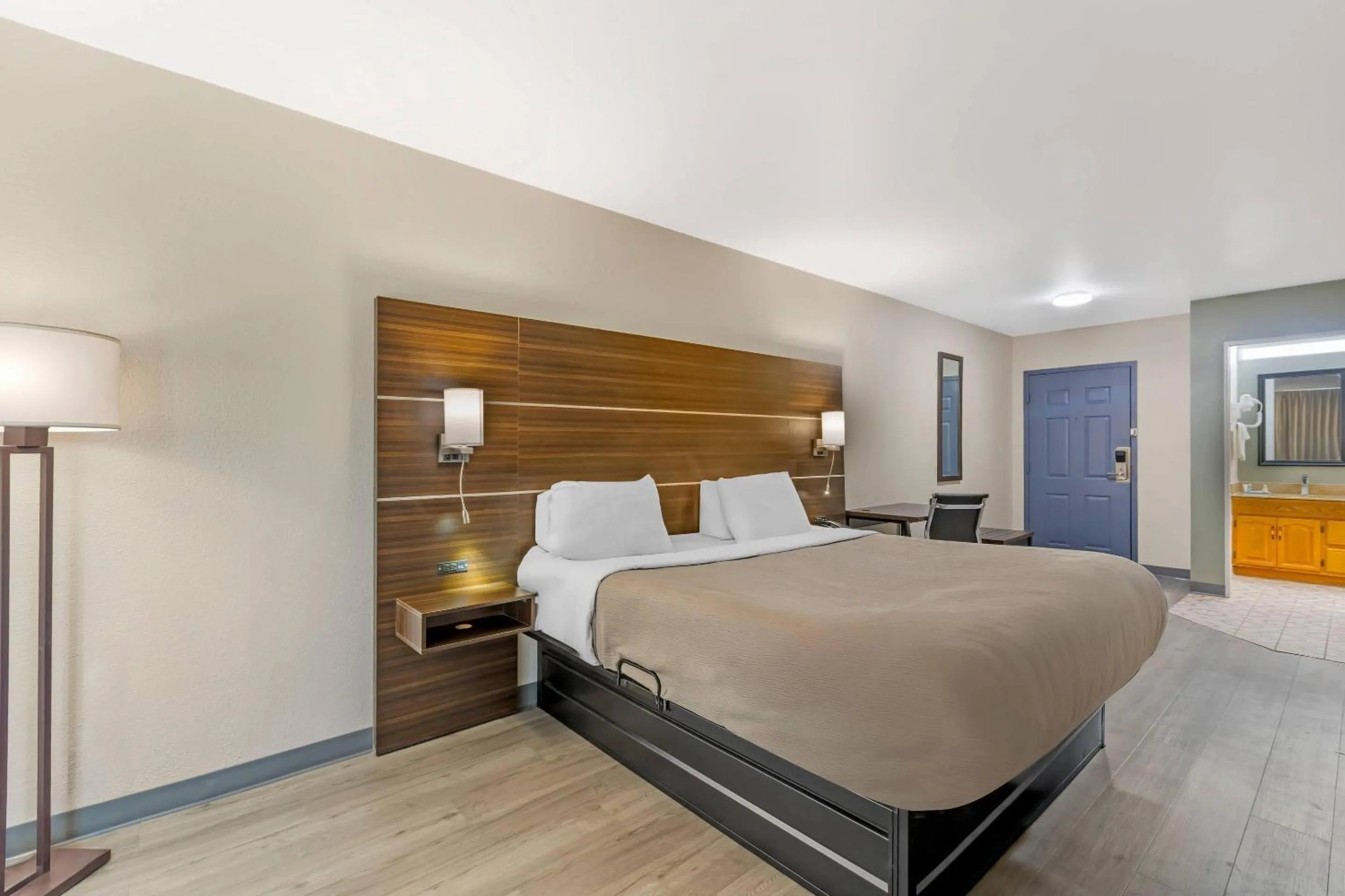 Bedroom, Bed in Quality Inn & Suites Orangeburg