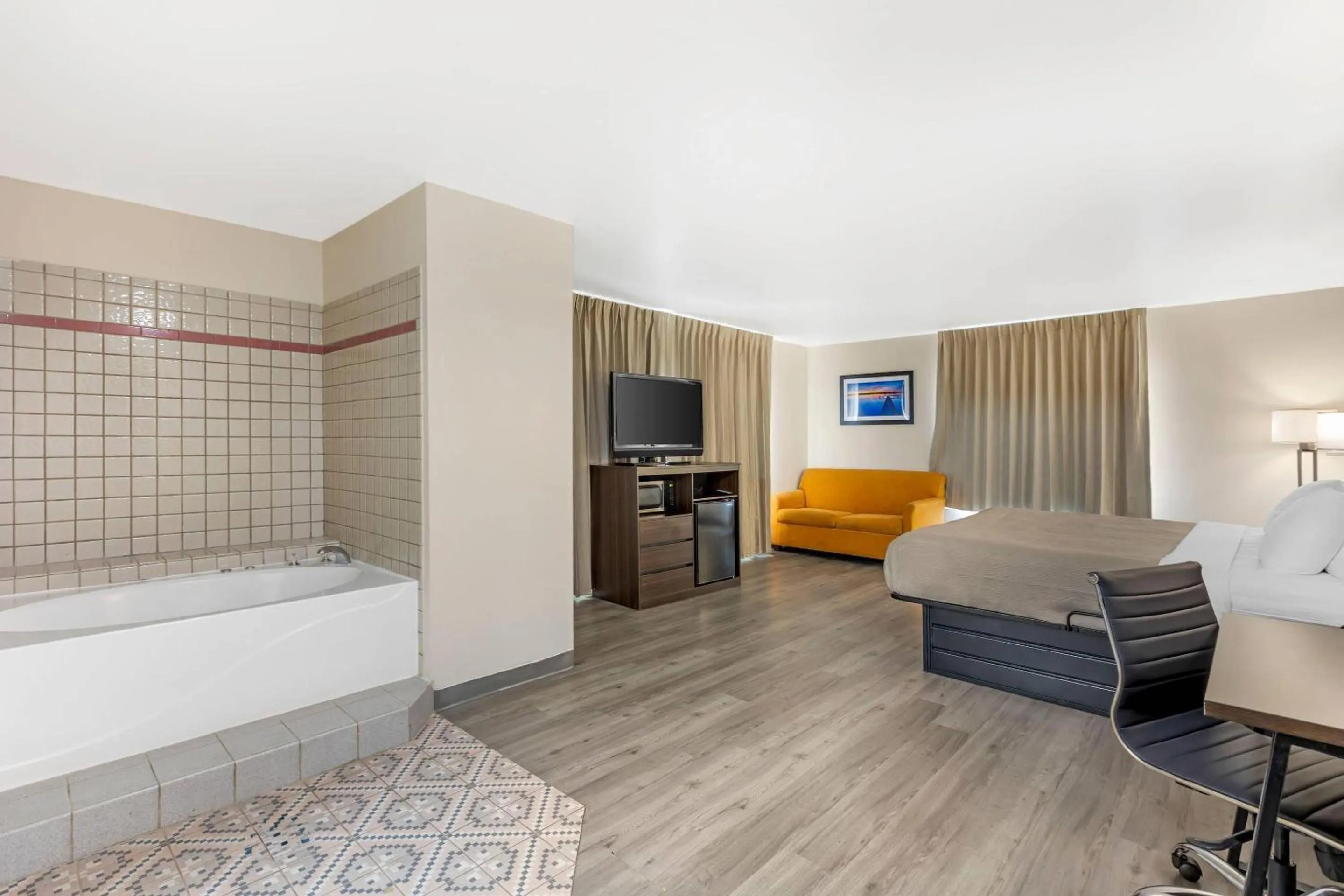 Bedroom, Bed in Quality Inn & Suites Orangeburg