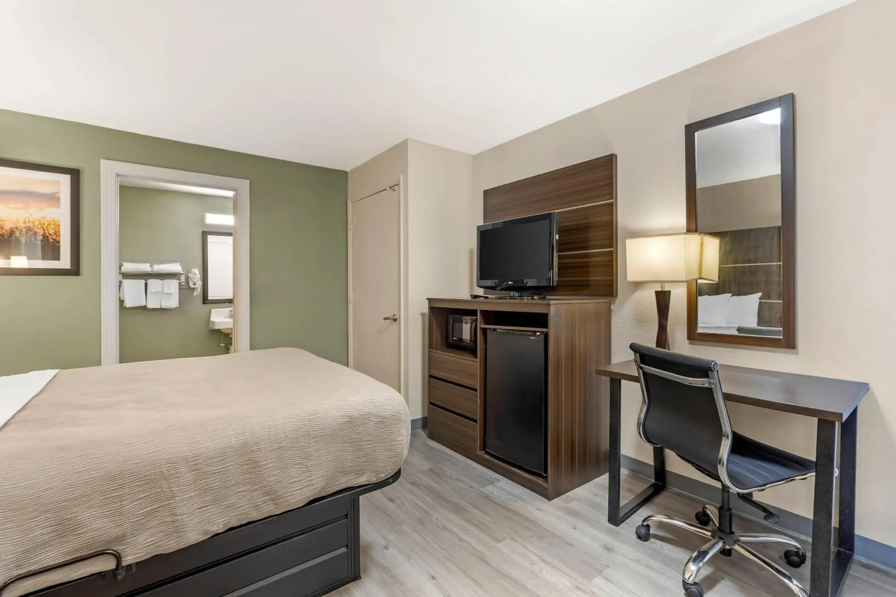 Bedroom, Bed in Quality Inn & Suites Orangeburg Bedroom, Bed in Quality Inn & Suites Orangeburg