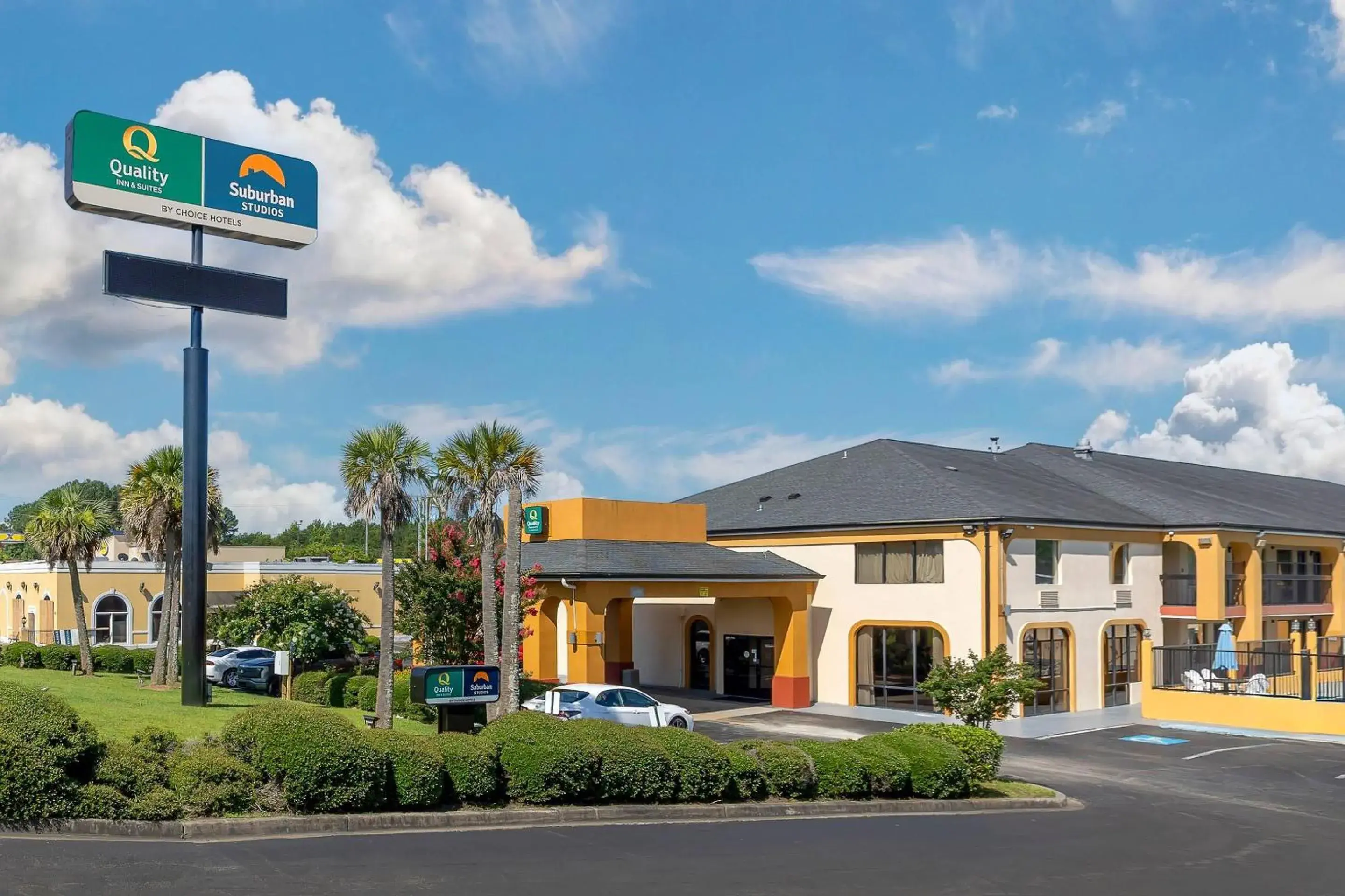 Property building in Quality Inn & Suites Orangeburg Property building in Quality Inn & Suites Orangeburg