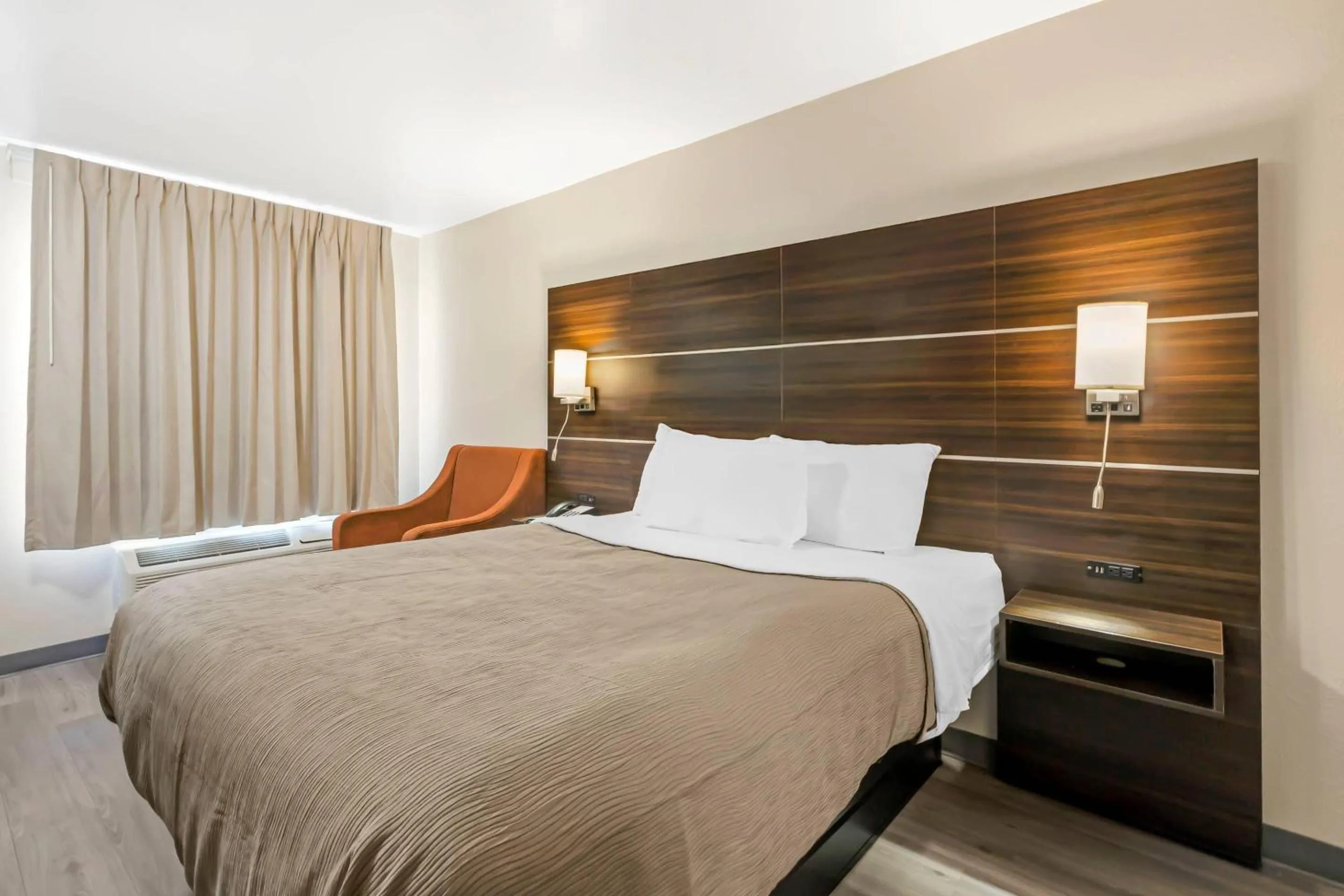 Bedroom, Bed in Quality Inn & Suites Orangeburg