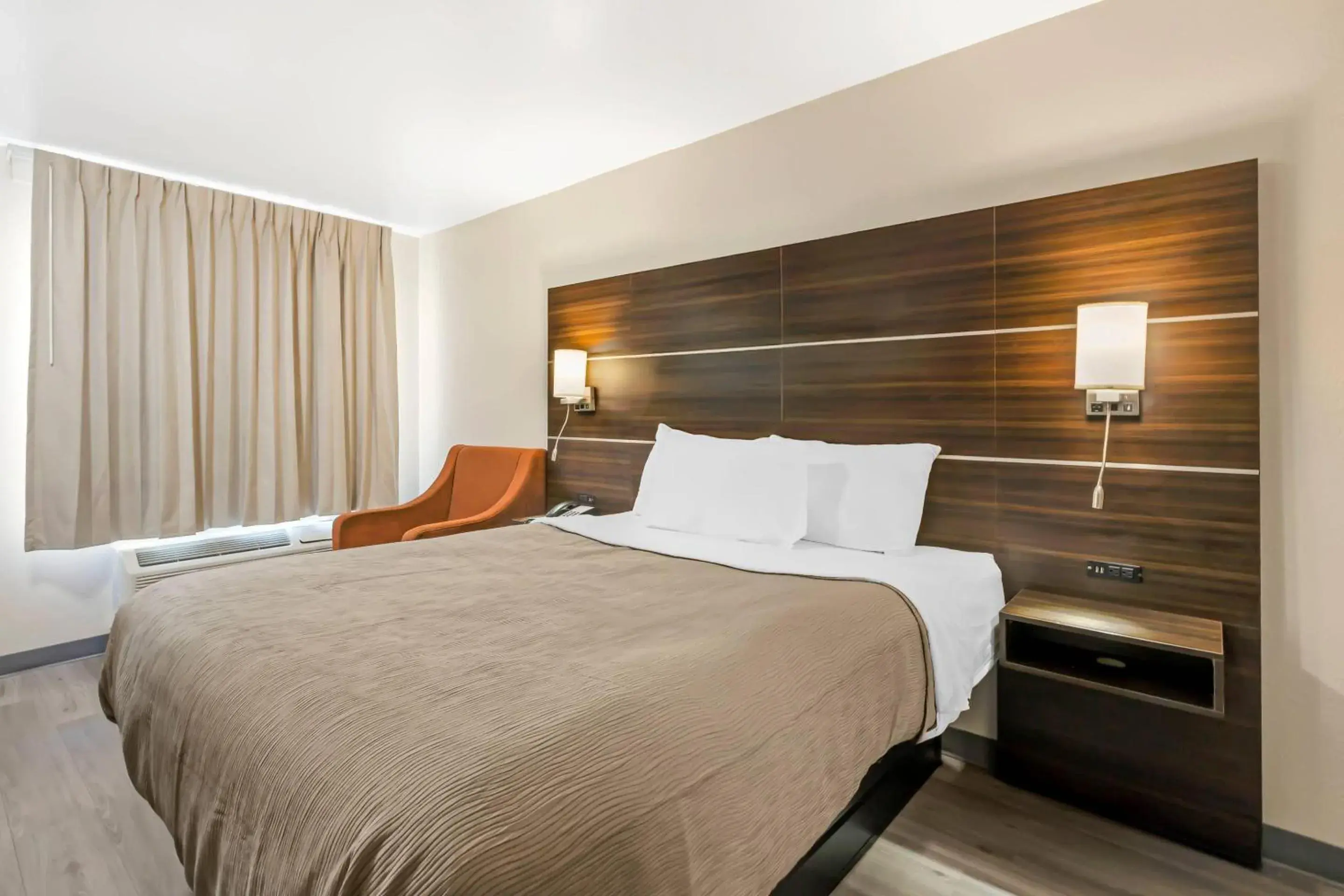 Bedroom, Bed in Quality Inn & Suites Orangeburg Bedroom, Bed in Quality Inn & Suites Orangeburg