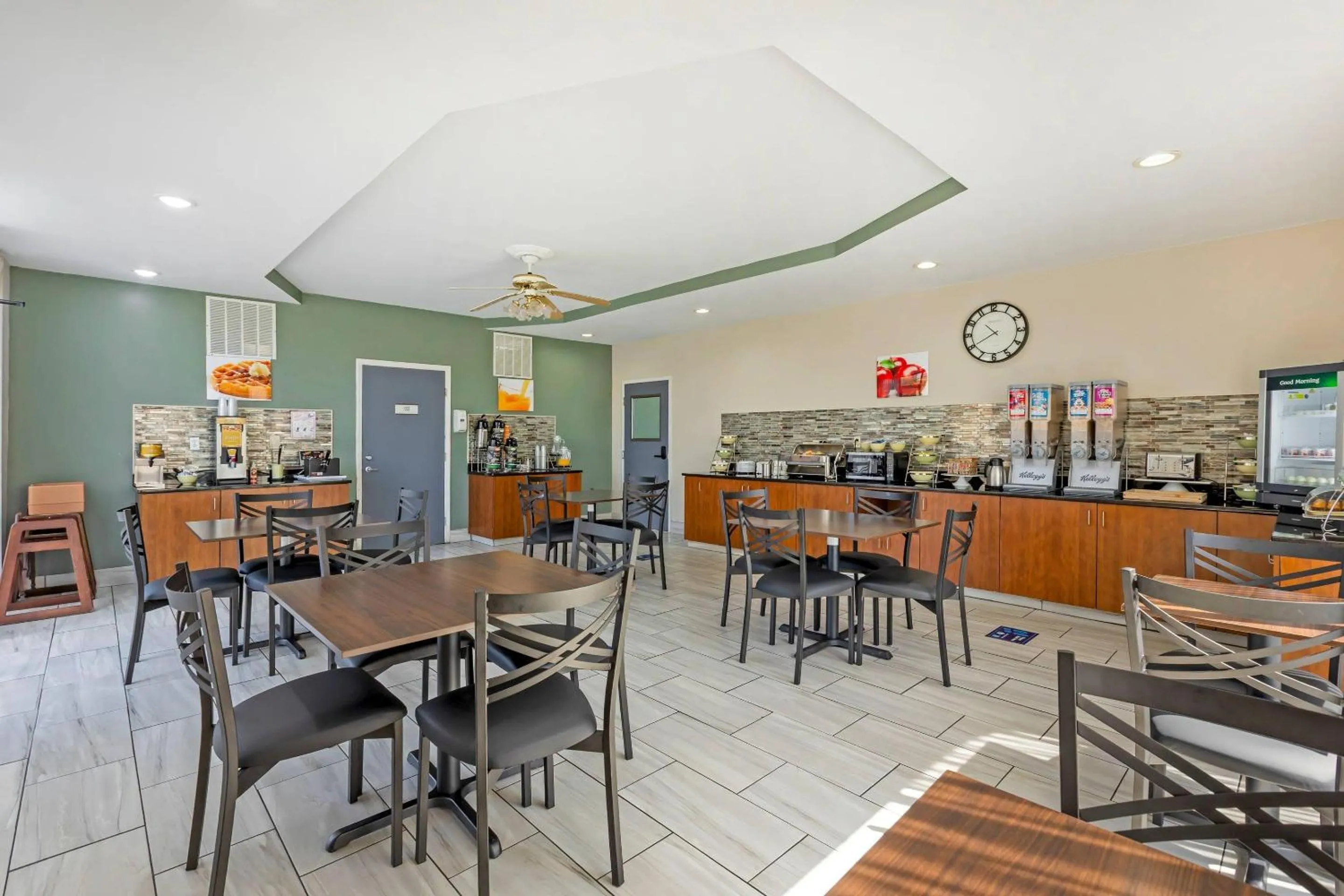 Breakfast in Quality Inn & Suites Orangeburg