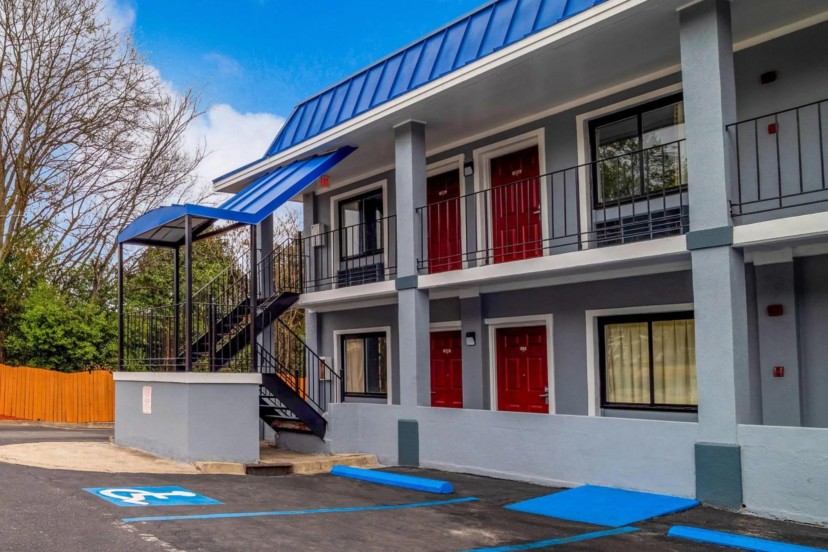 Property building in Rodeway Inn & Suites Fort Jackson