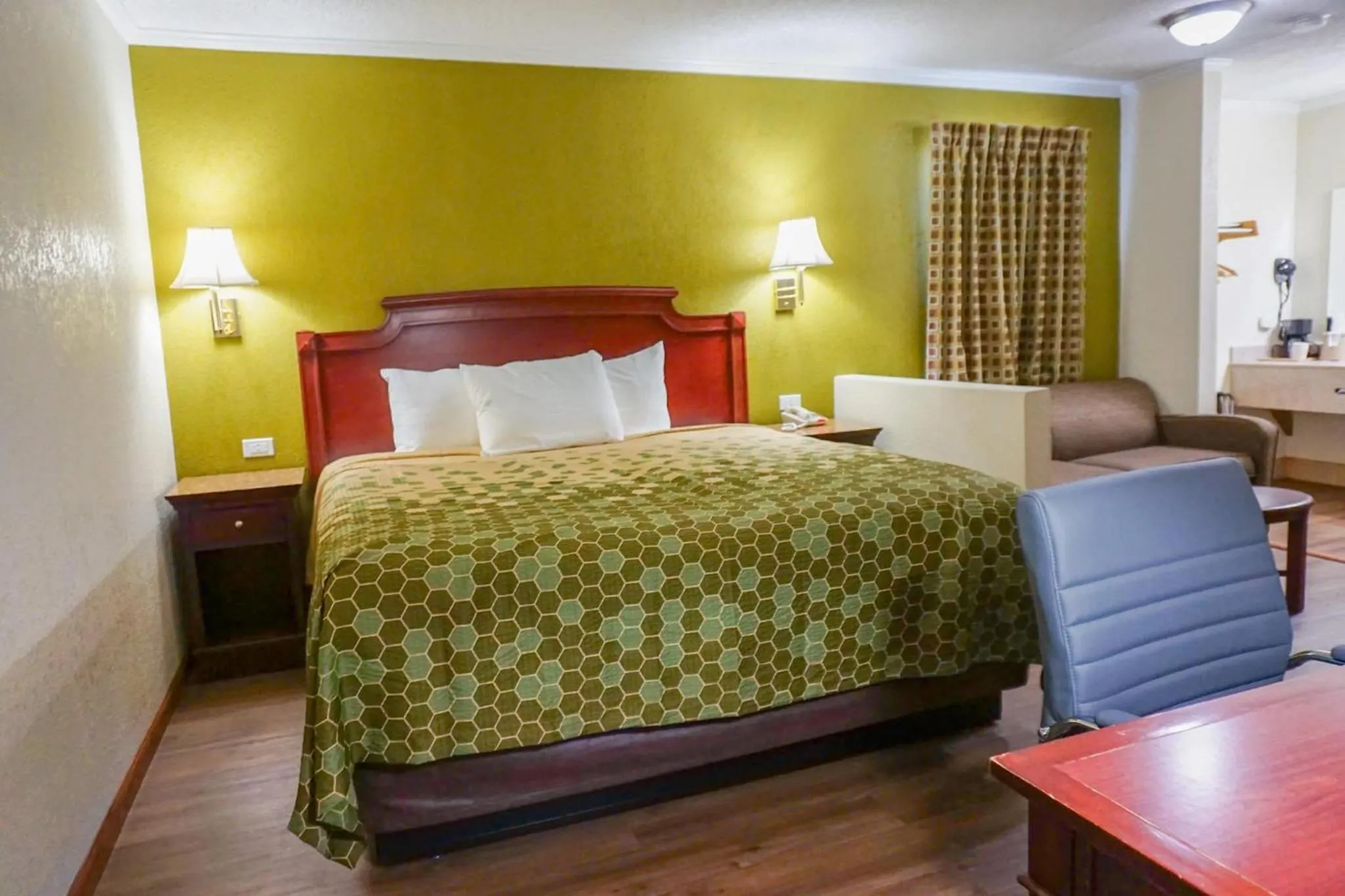 Bedroom, Bed in Rodeway Inn & Suites Fort Jackson