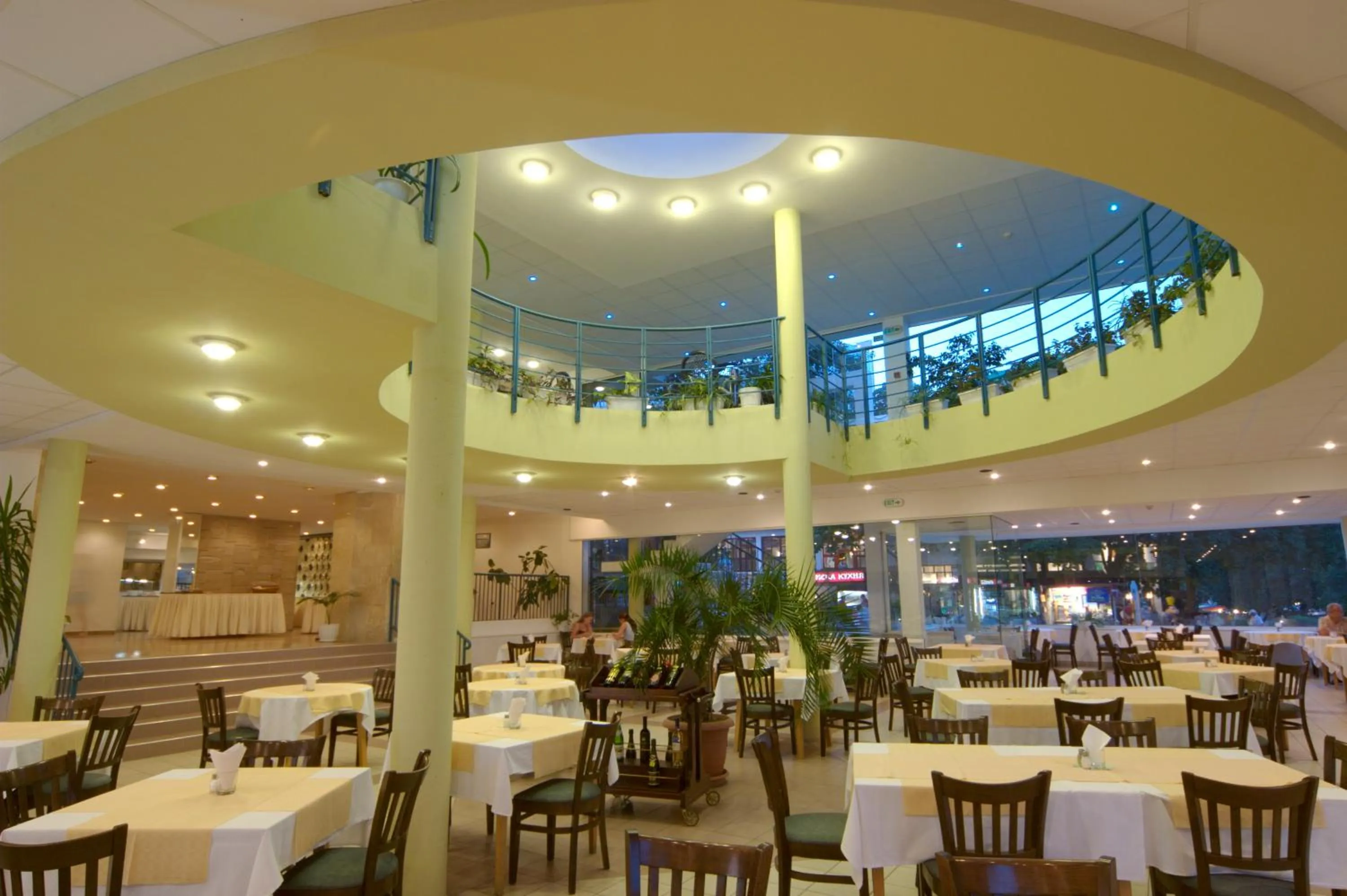 Restaurant/places to eat in Bonita Hotel