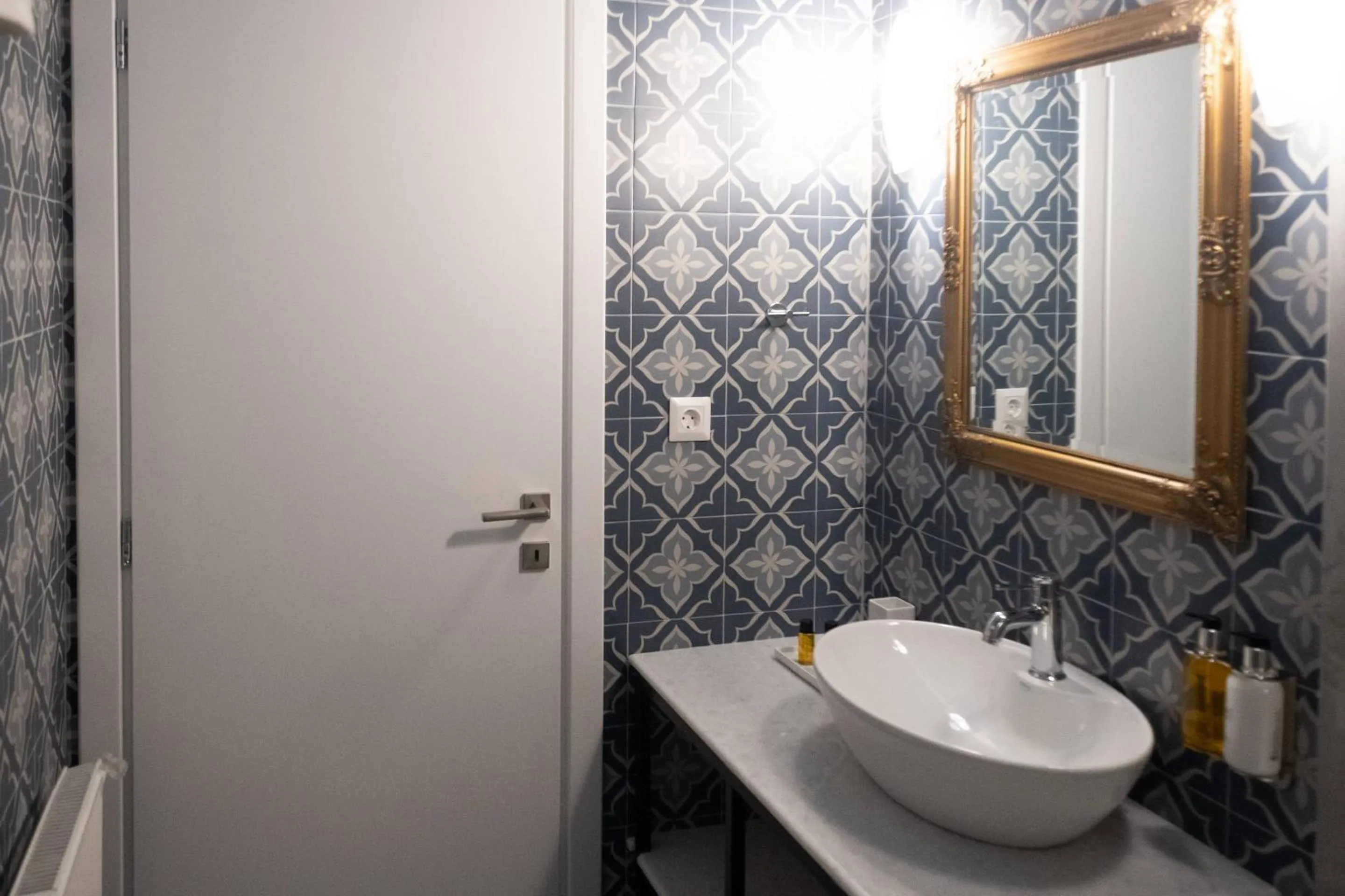 ATHENIAN YARD SUITES