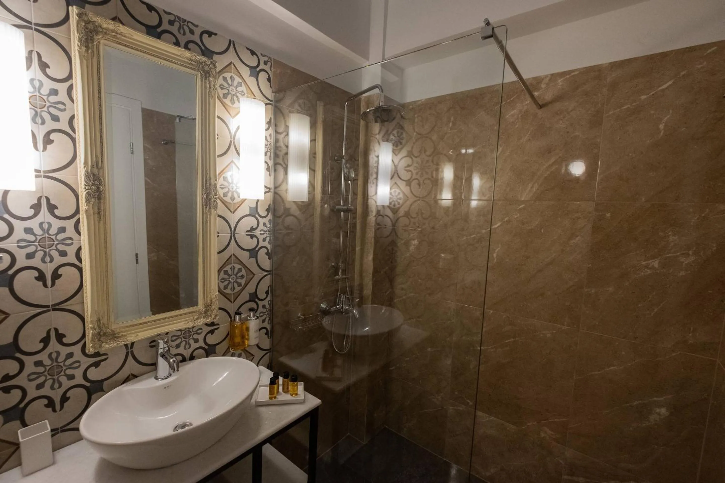 ATHENIAN YARD SUITES