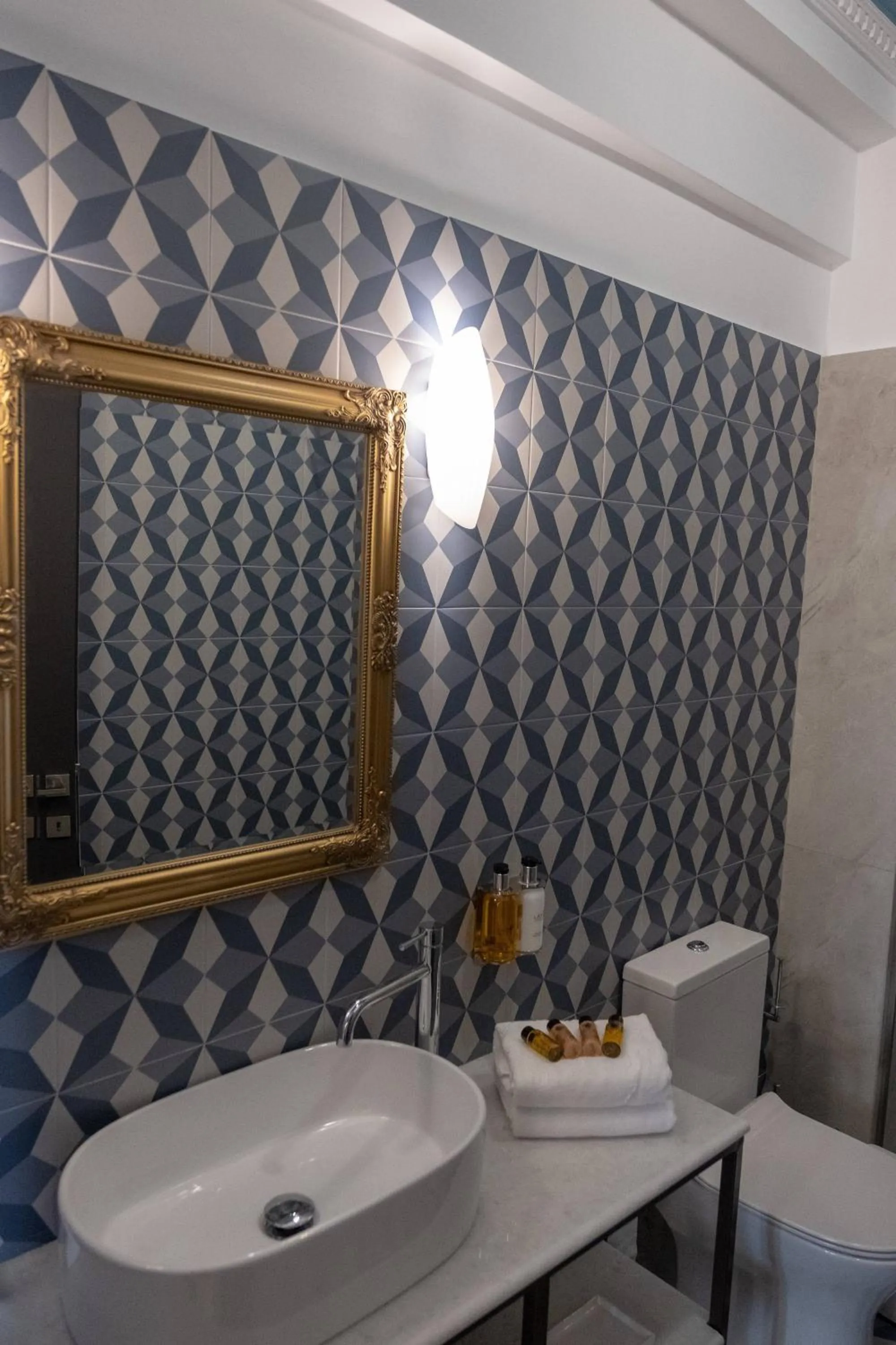 ATHENIAN YARD SUITES