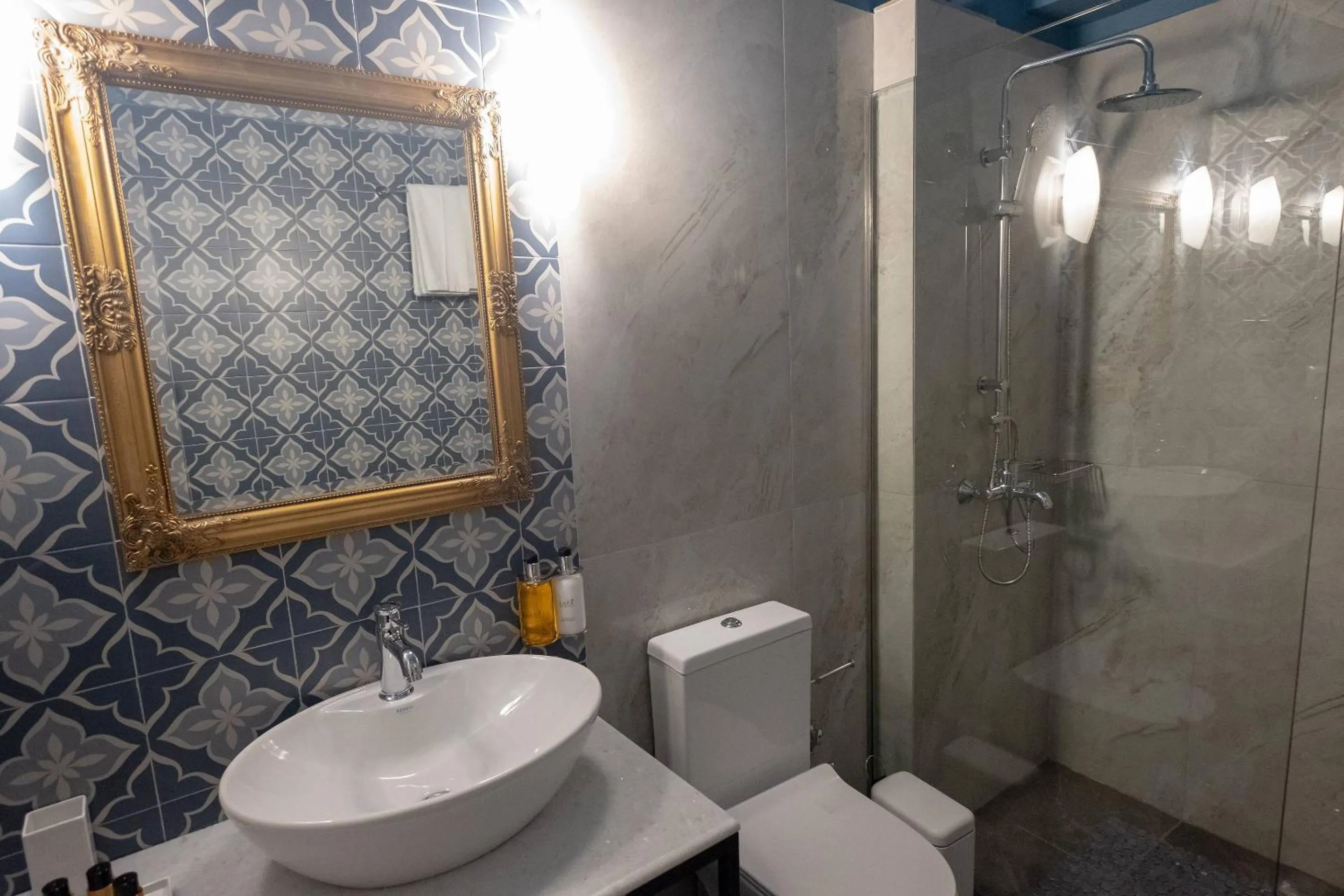 ATHENIAN YARD SUITES