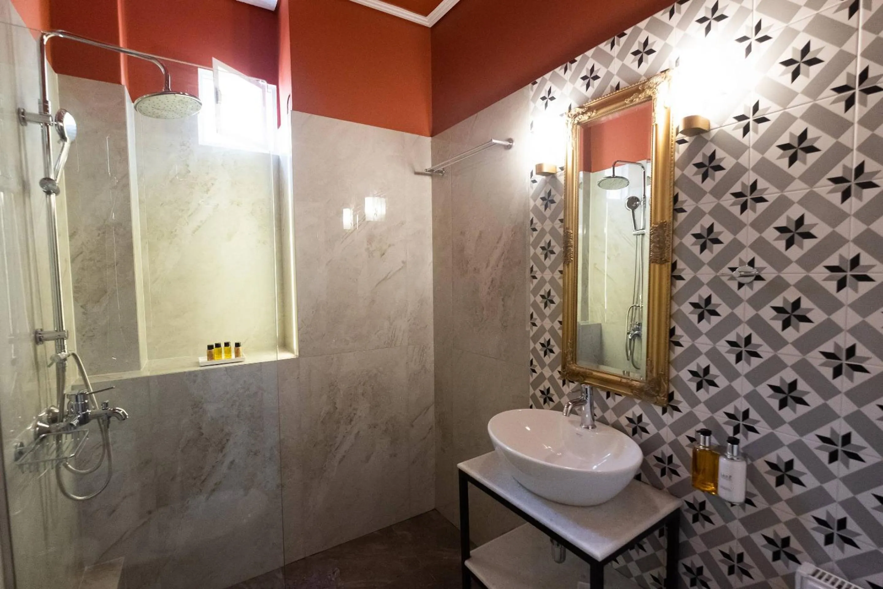 ATHENIAN YARD SUITES