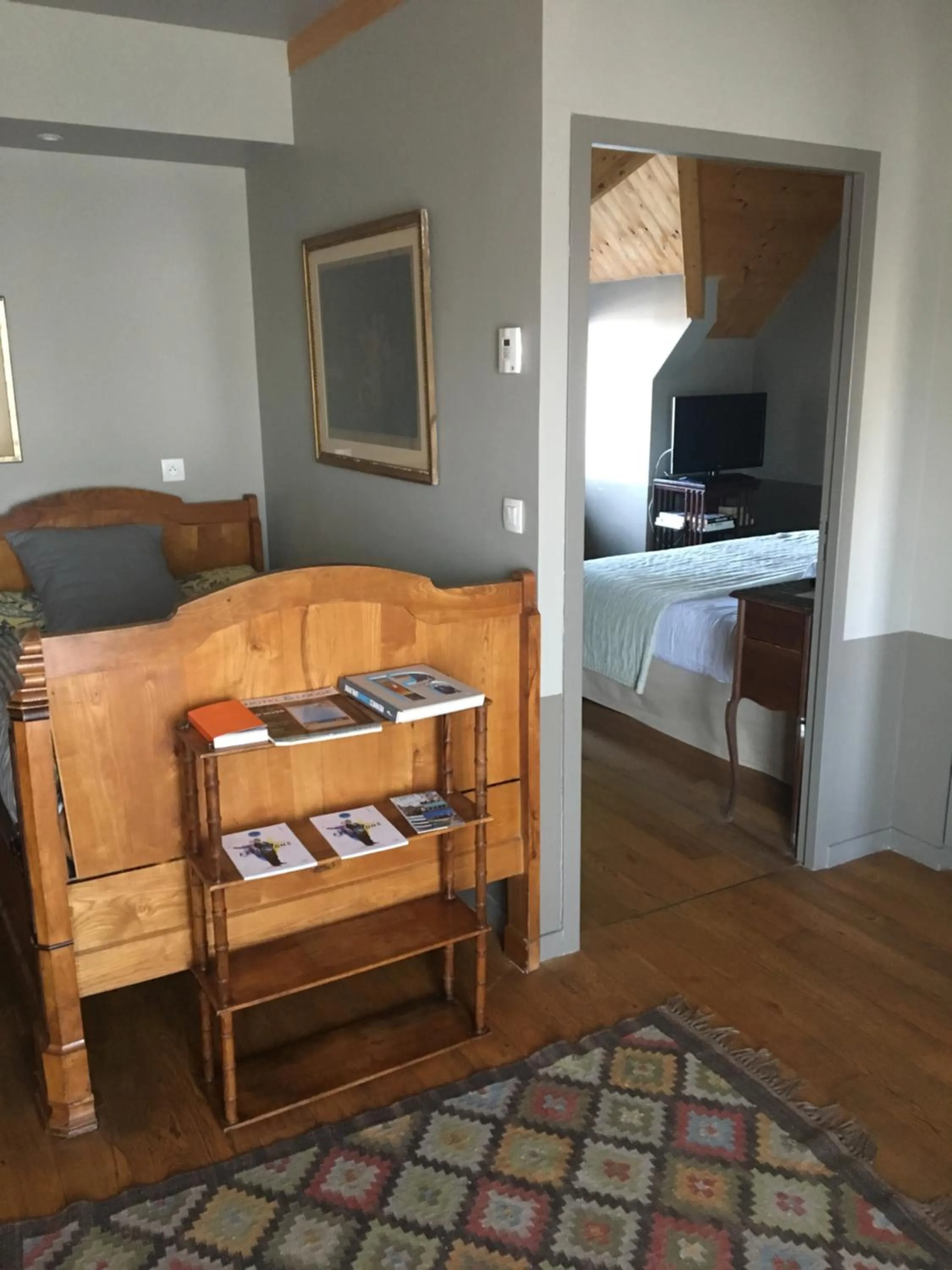 Photo of the whole room, TV/Entertainment Center in Lecoq Gadby