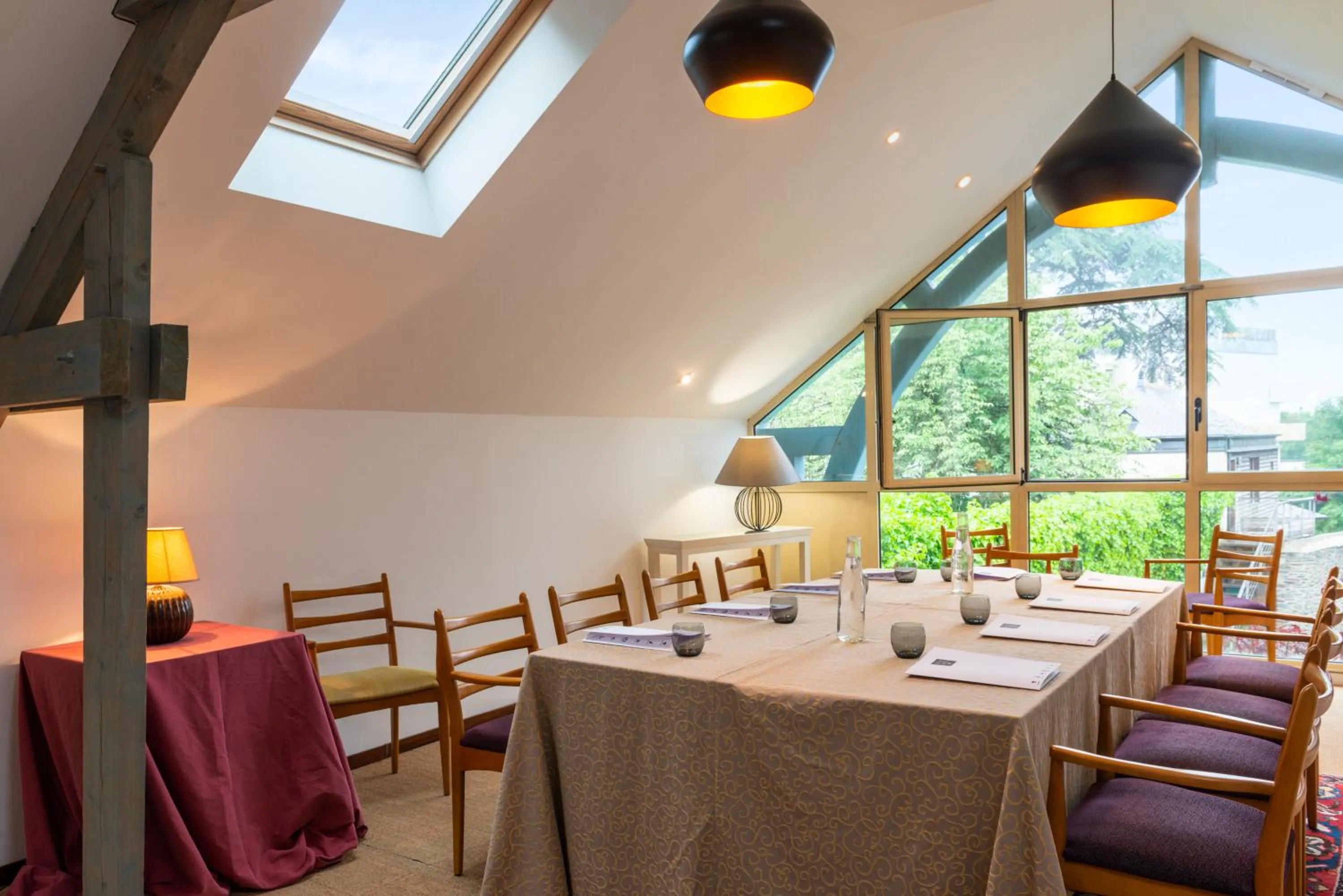 Restaurant/Places to Eat in Lecoq Gadby