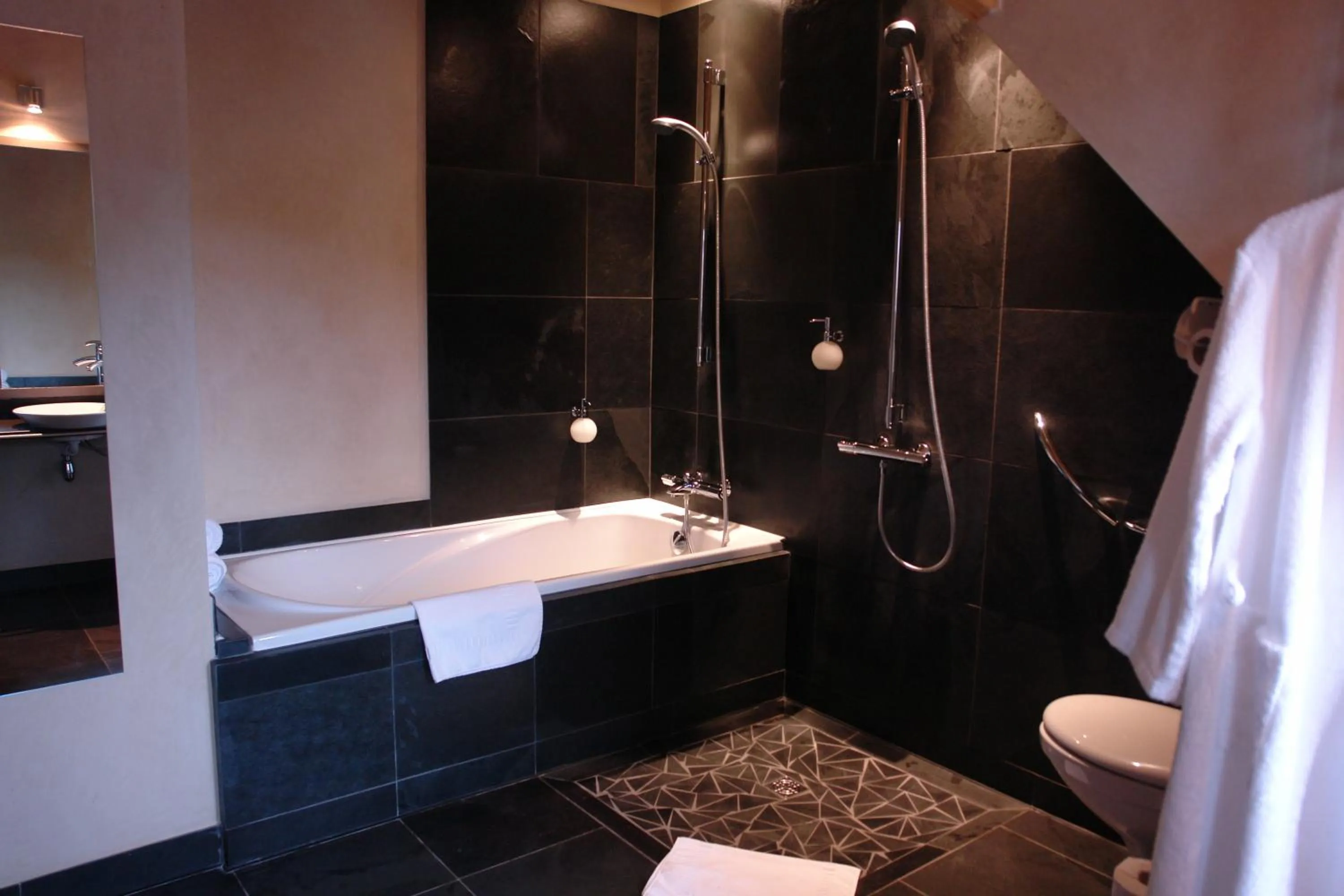 Bathroom in Lecoq Gadby