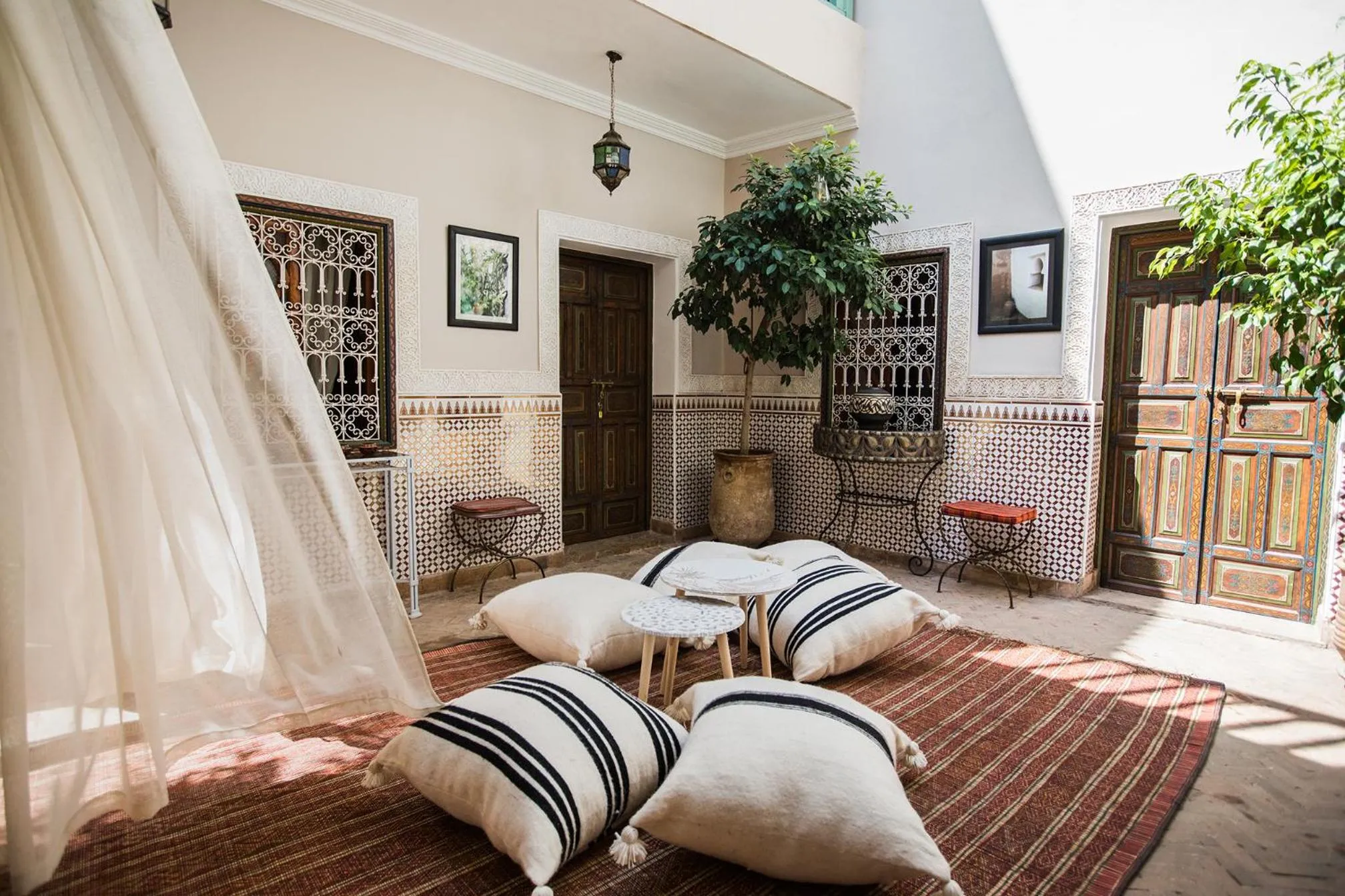 Communal lounge/ TV room in Riad Villa Harmonie