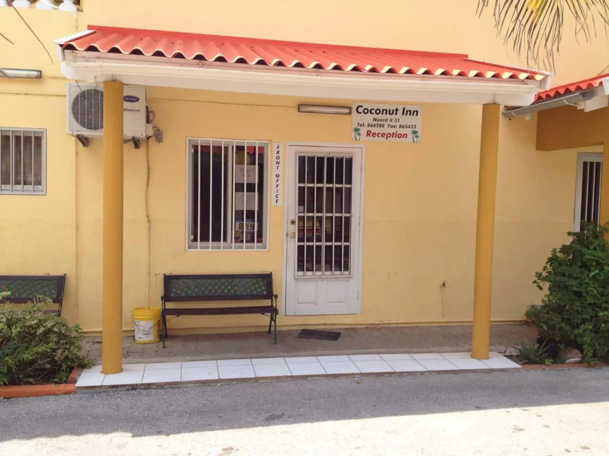 Facade/entrance in Coconut Inn Facade/entrance in Coconut Inn