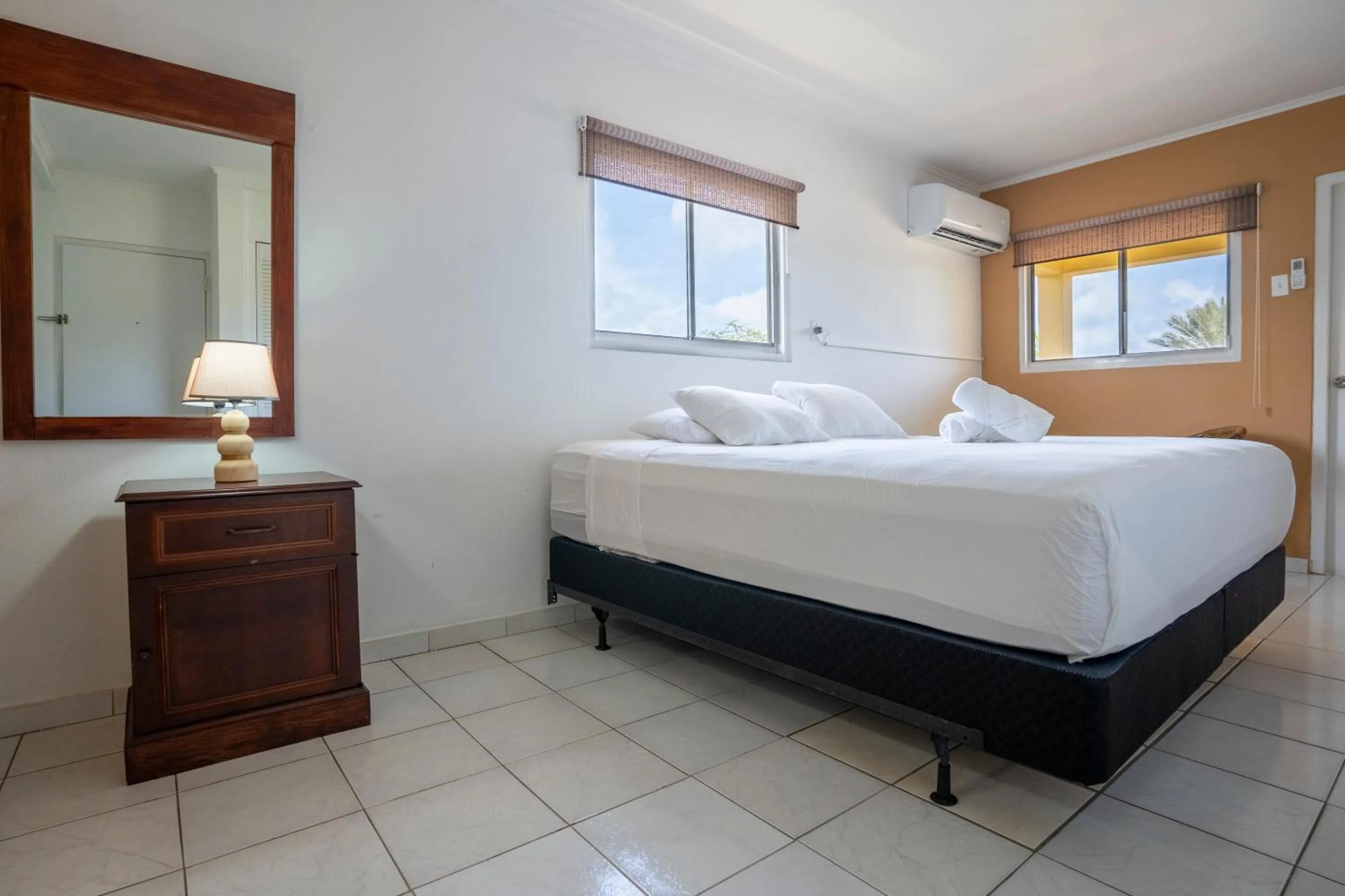 Bedroom, Bed in Coconut Inn