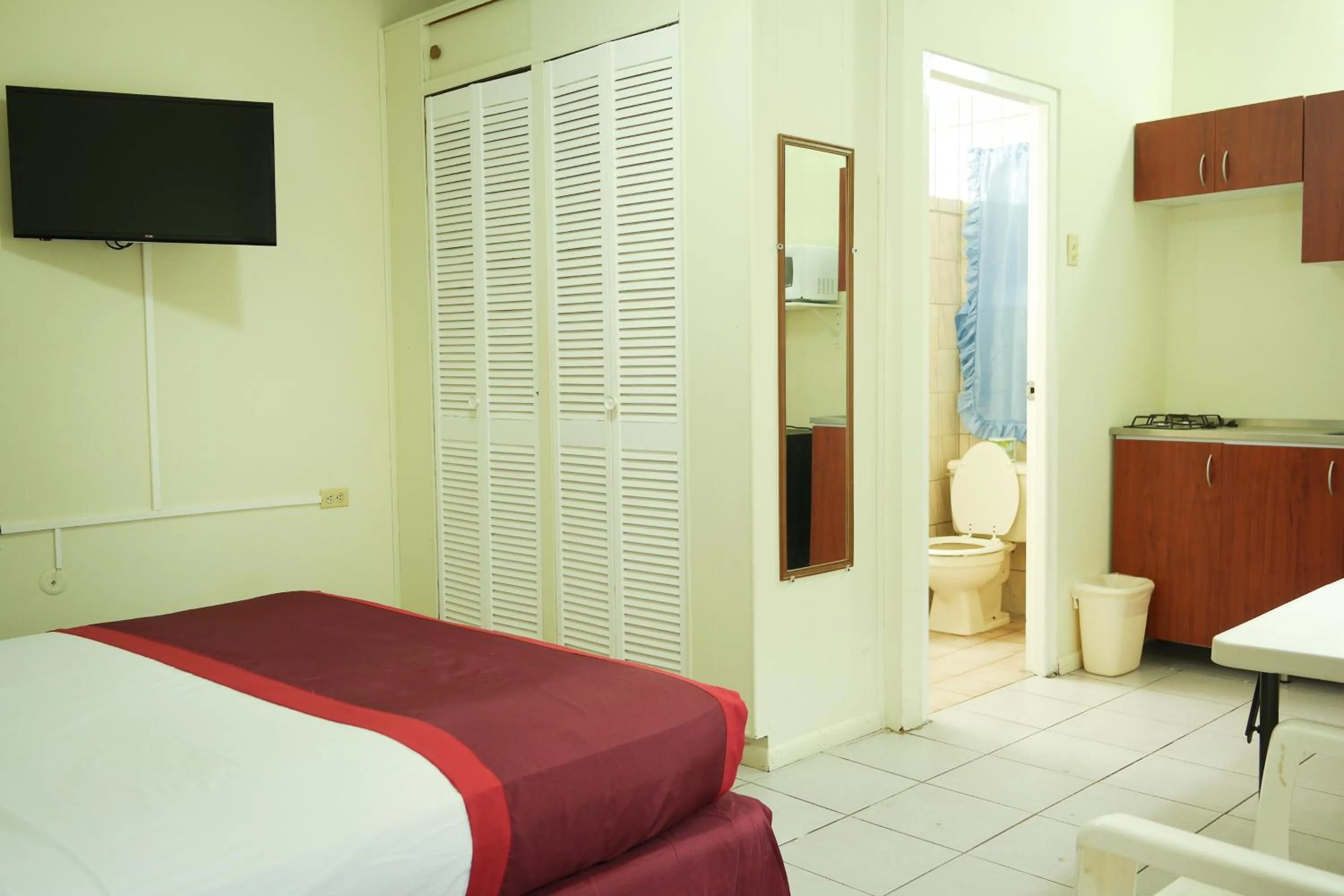 Photo of the whole room, Bed in Coconut Inn