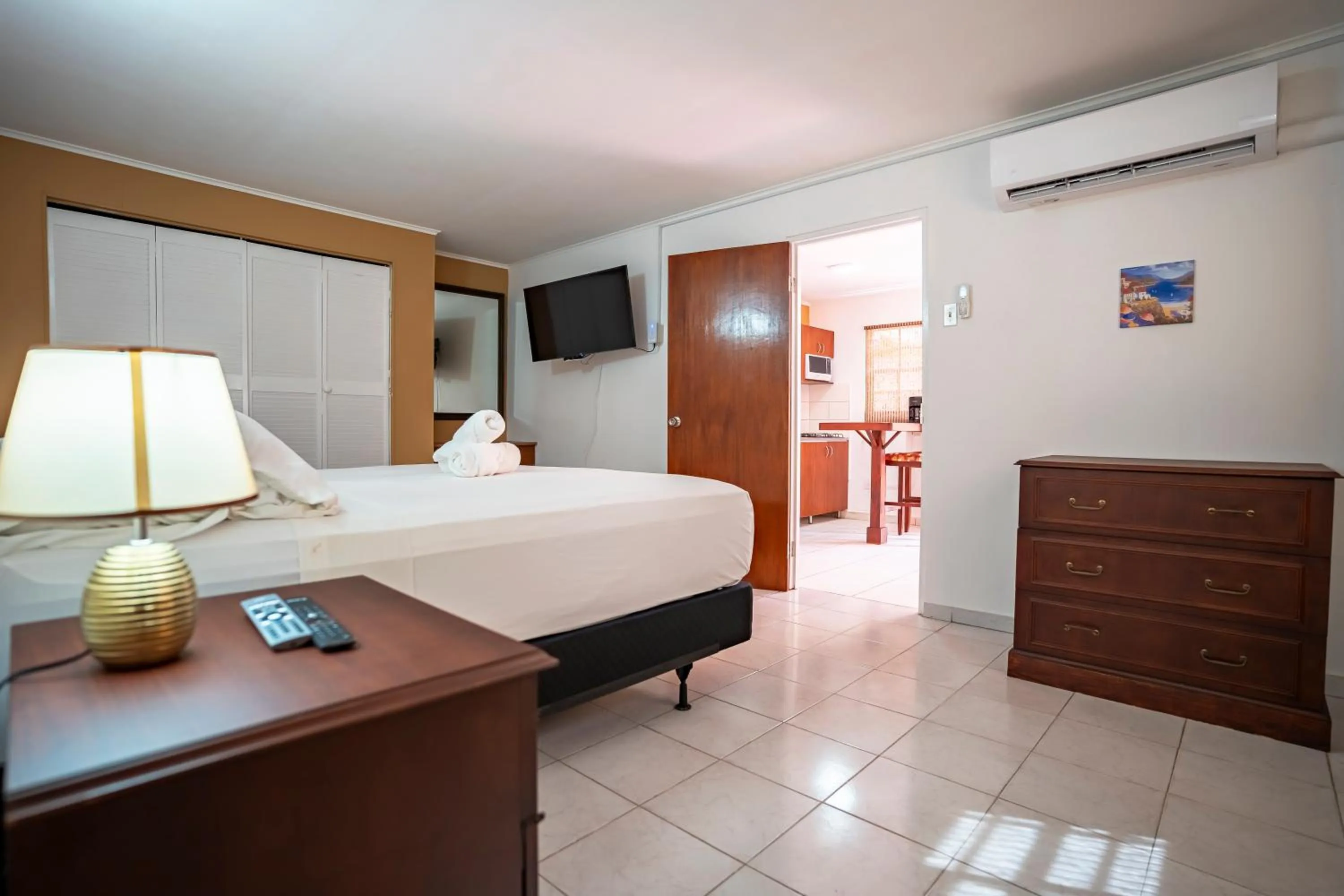 Photo of the whole room, Bed in Coconut Inn