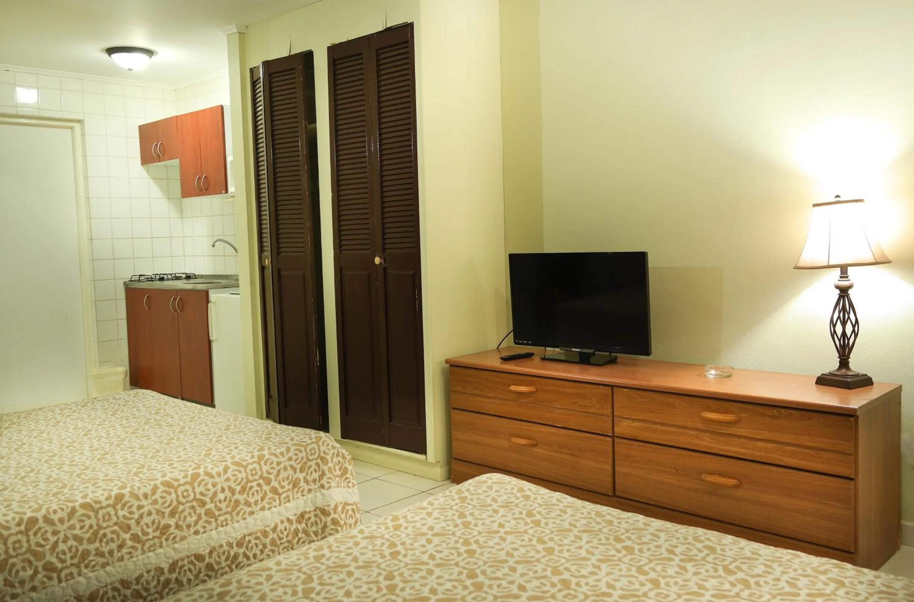 Photo of the whole room, Bed in Coconut Inn