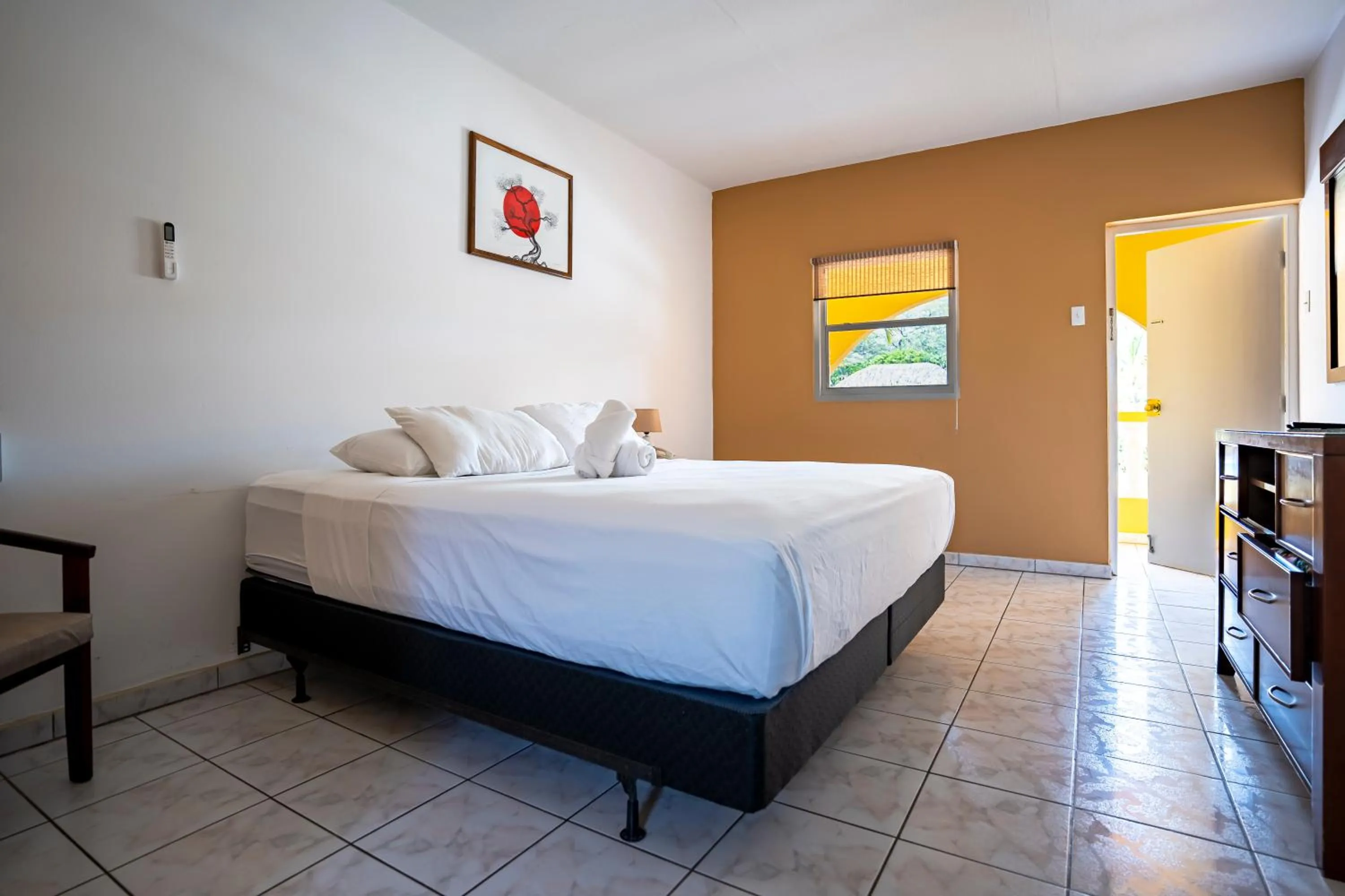 Photo of the whole room, Bed in Coconut Inn