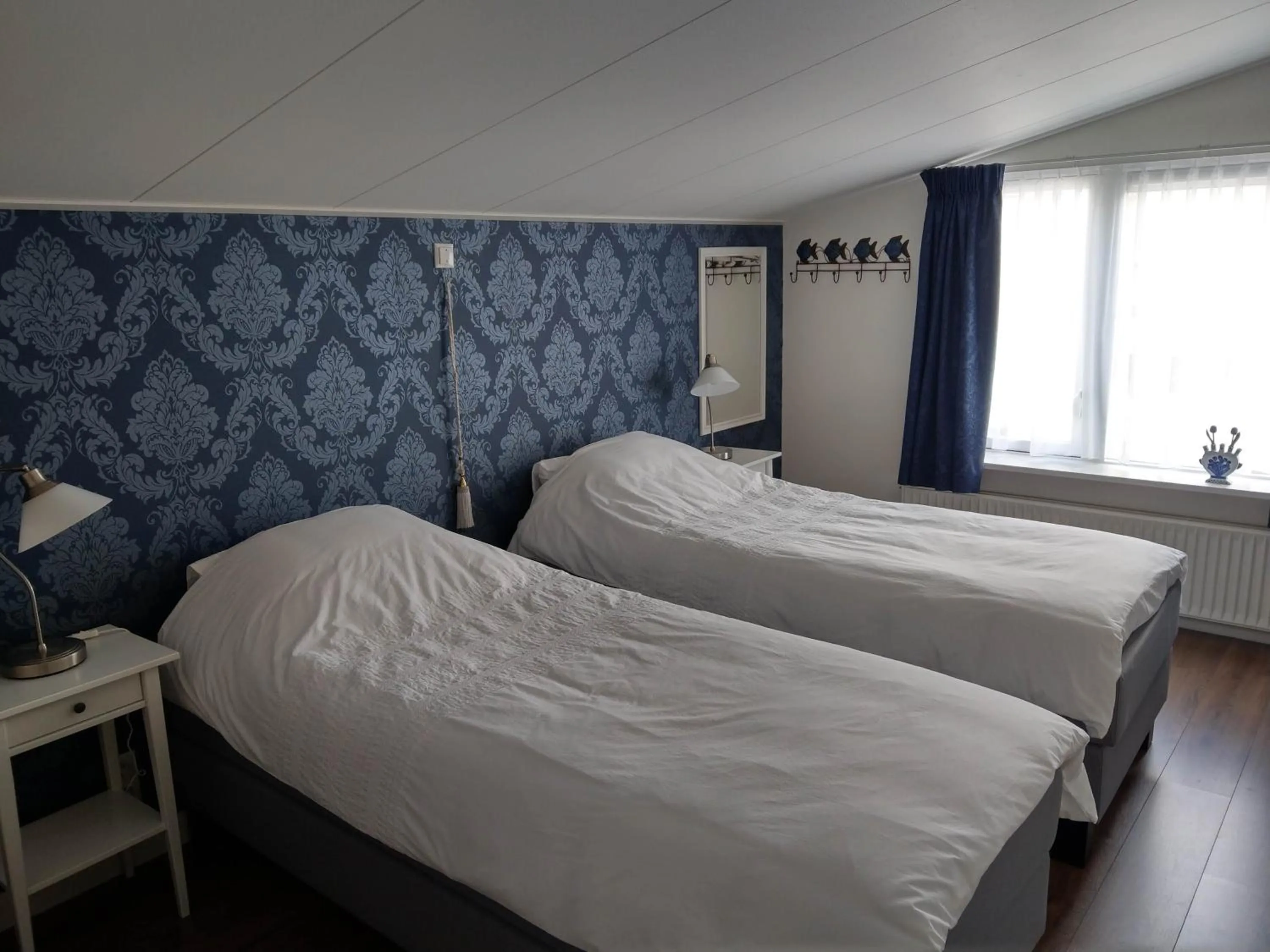 Bed in B&B De Blauwe Tulp