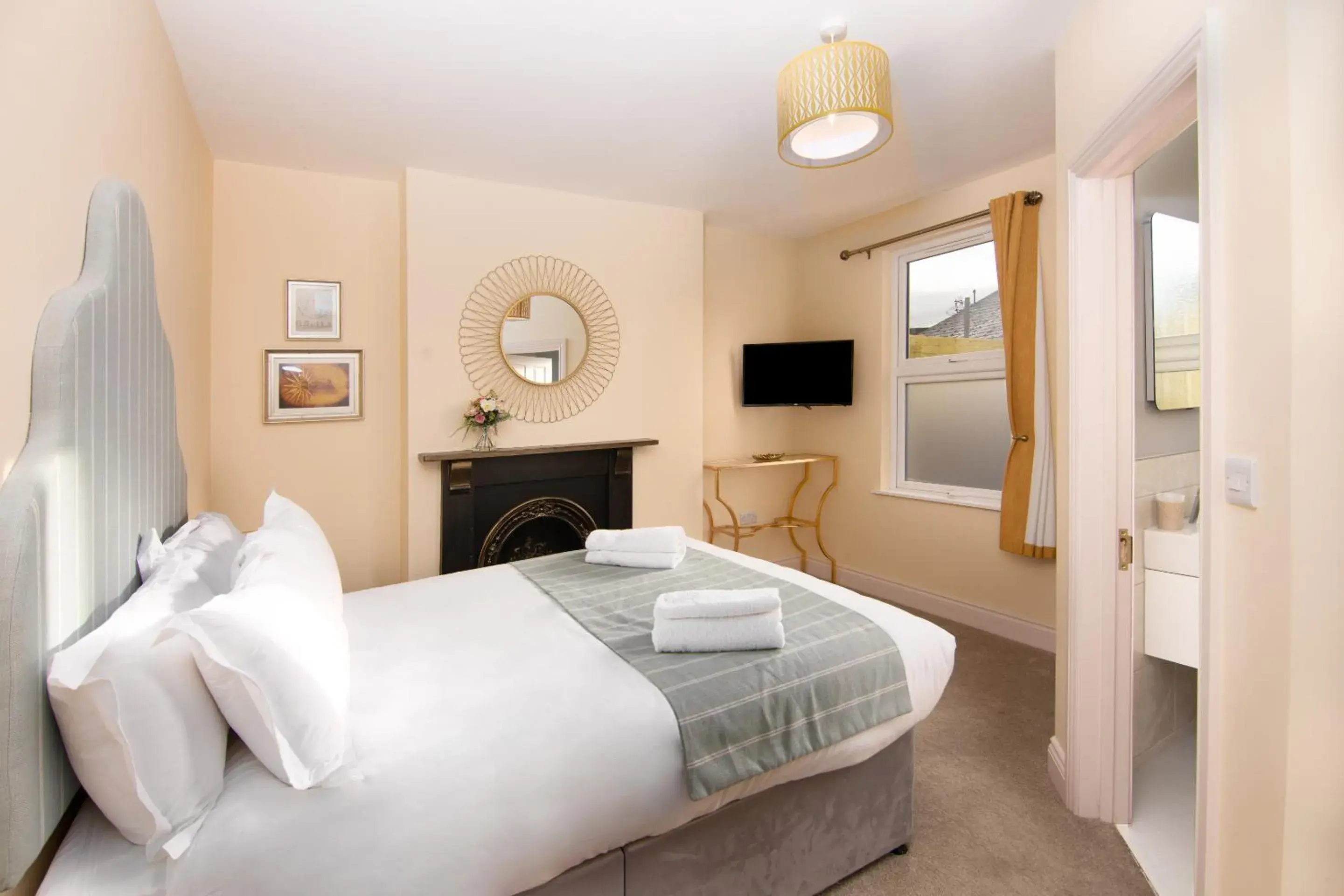 Double Room with Private Bathroom in Caboose Double Room with Private Bathroom in Caboose