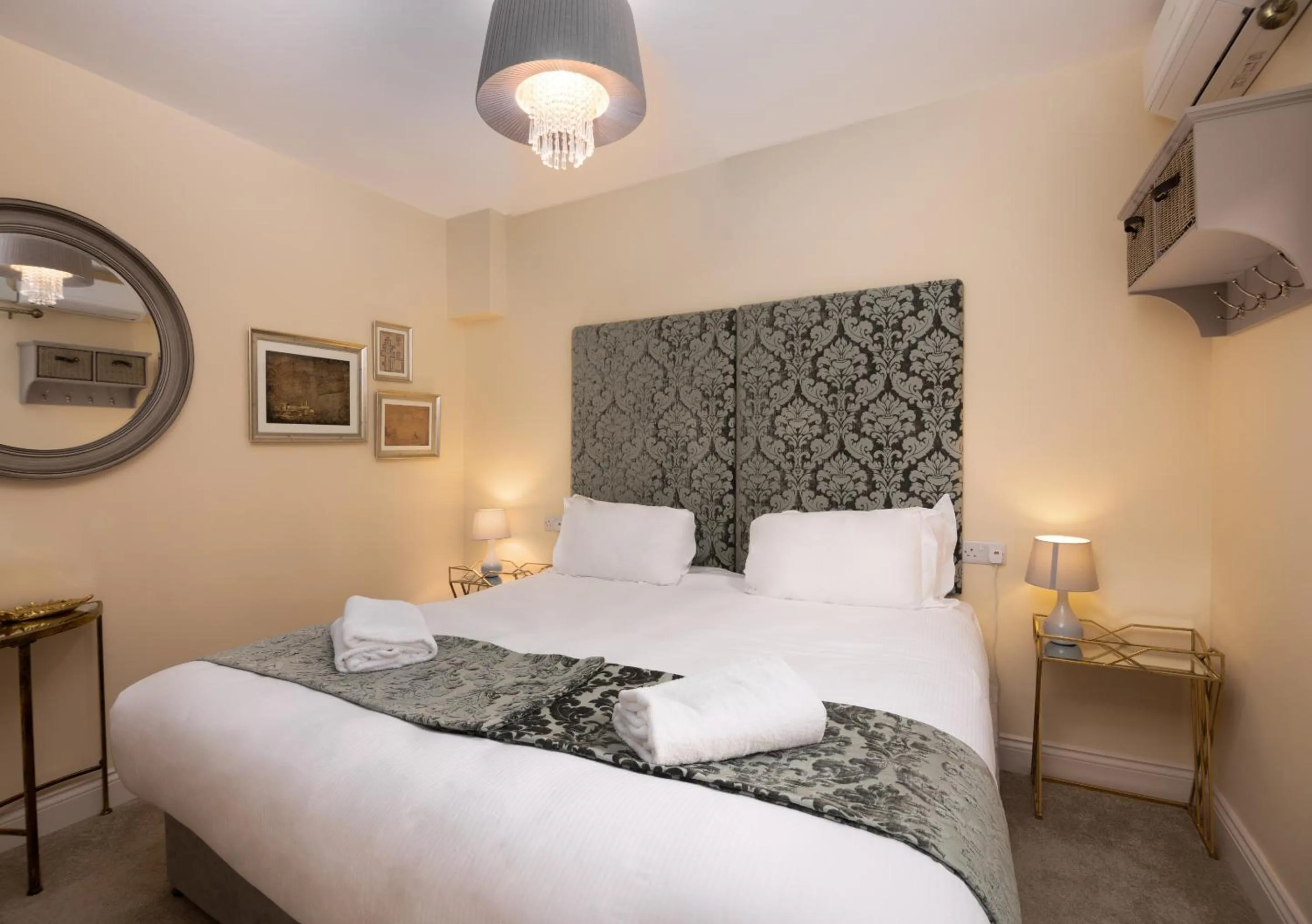 Bedroom, Bed in Caboose