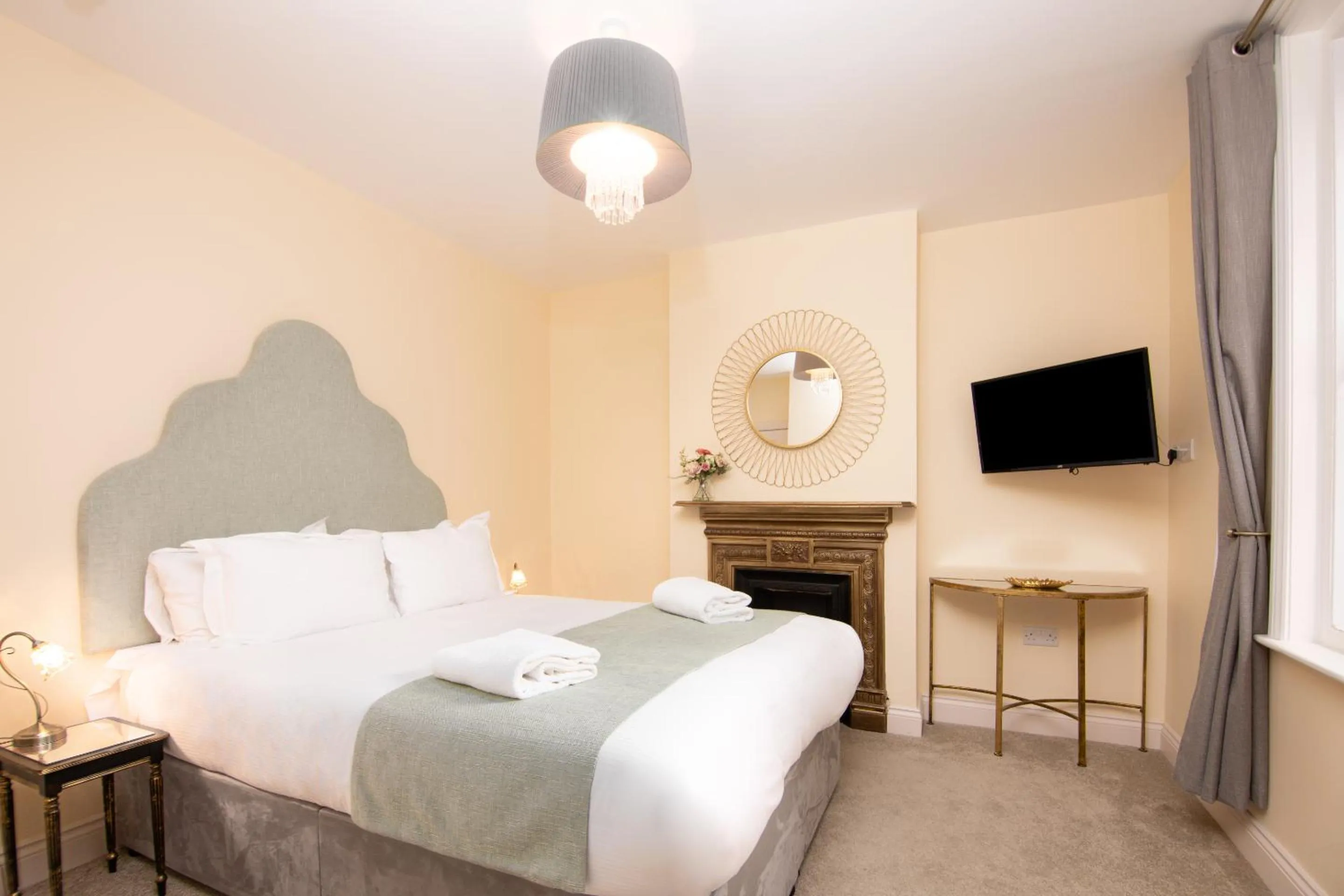 Bedroom, Bed in Caboose