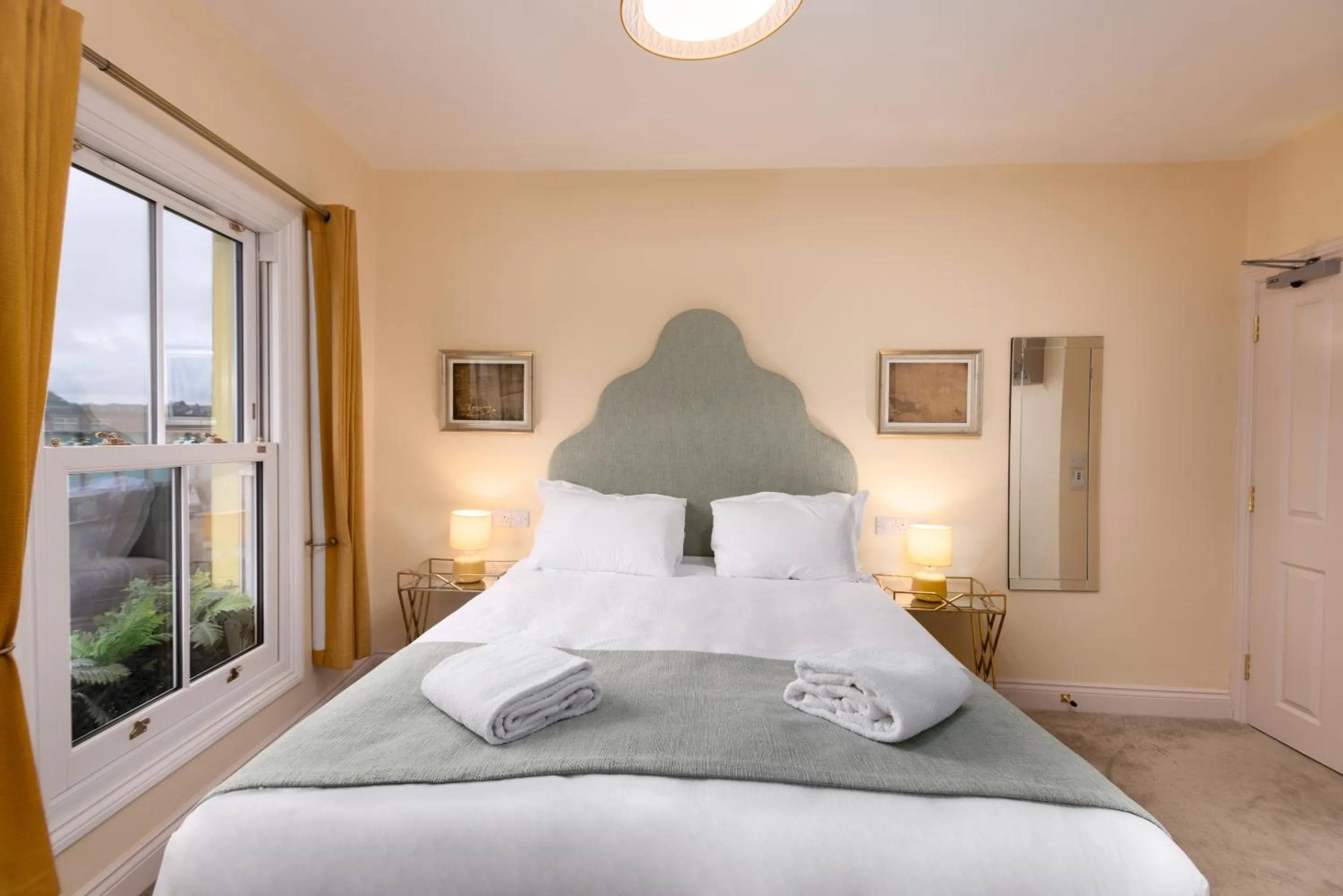 Bedroom, Bed in Caboose